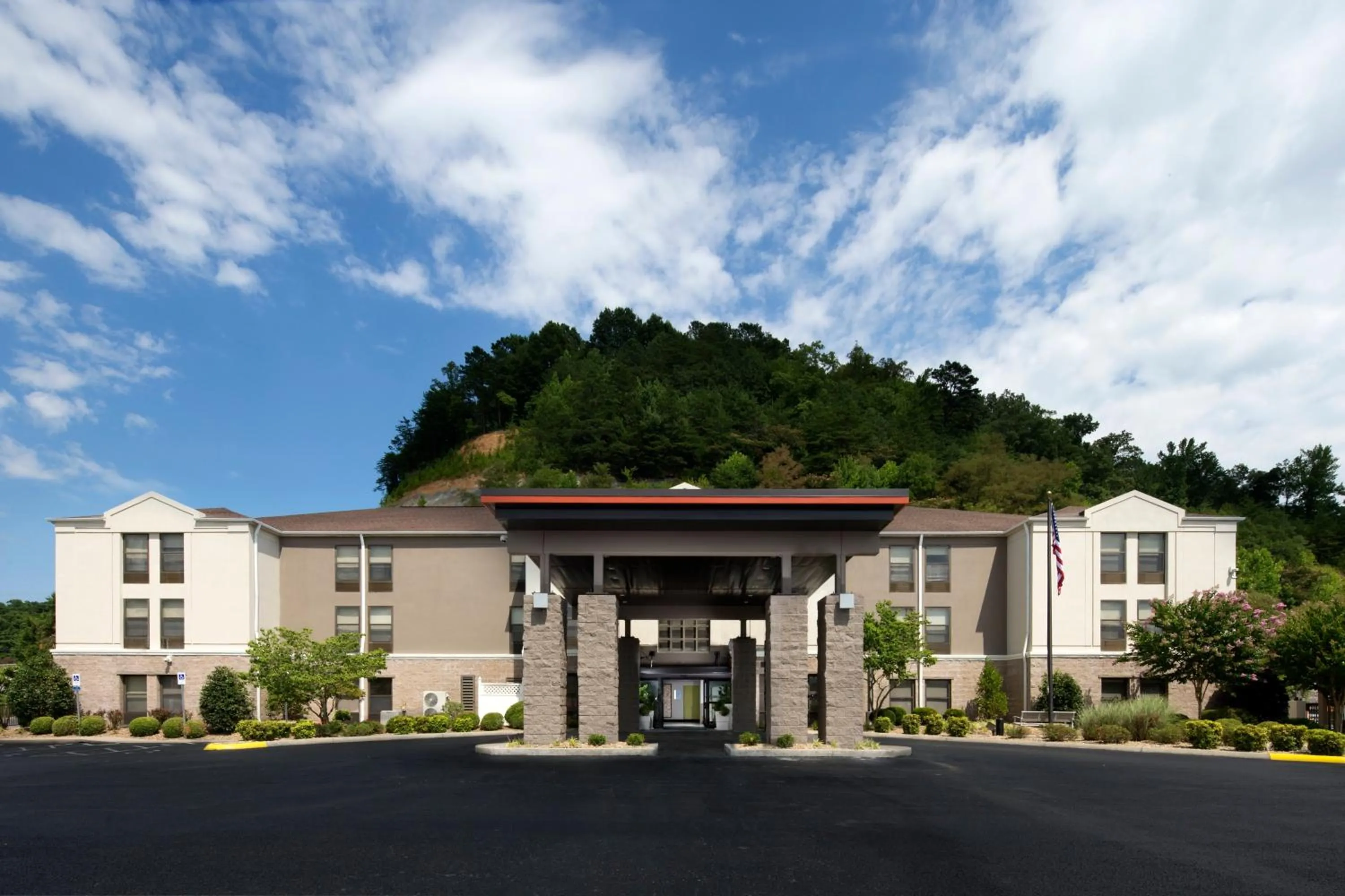 Property building in Holiday Inn Express Middlesboro by IHG
