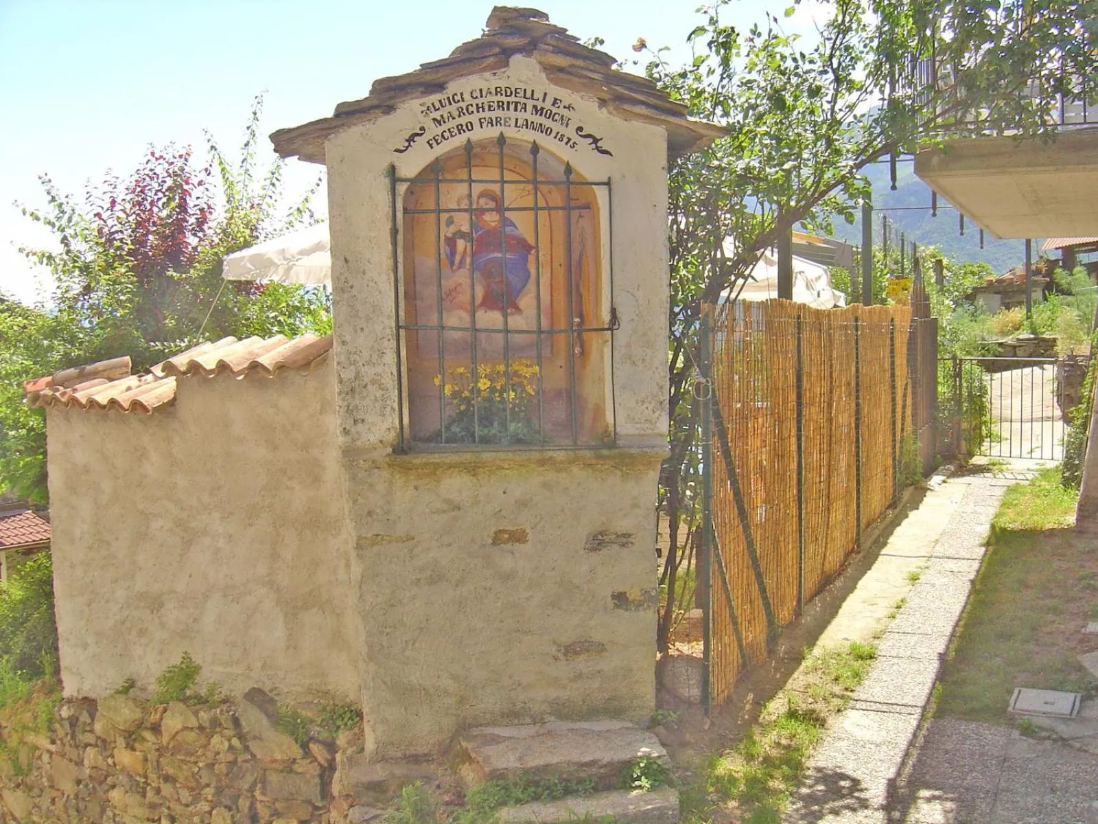 Property building in Barolo