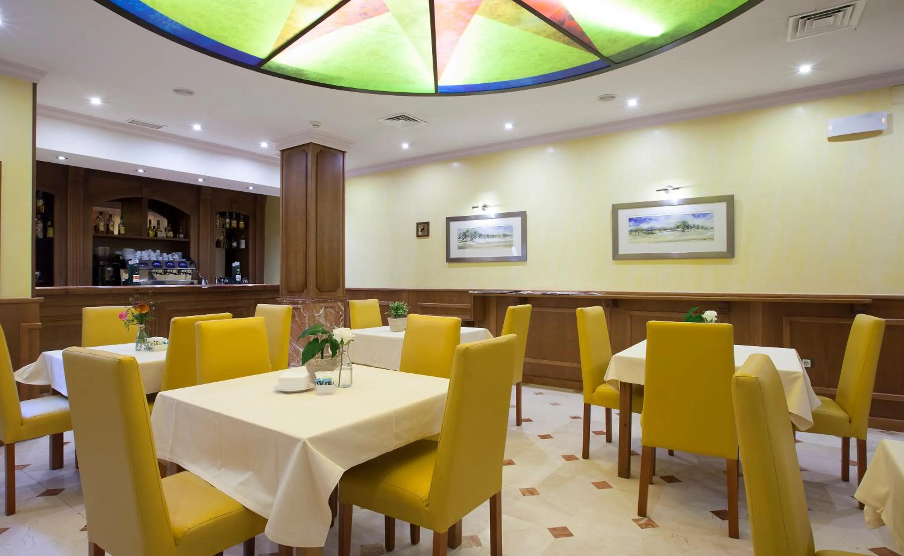 Restaurant/places to eat in Agora Juan de Austria