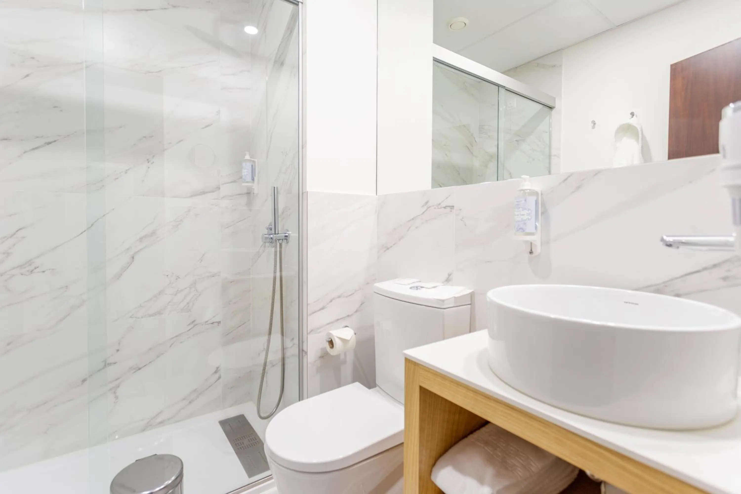 Toilet in Nova Cruz Hotel