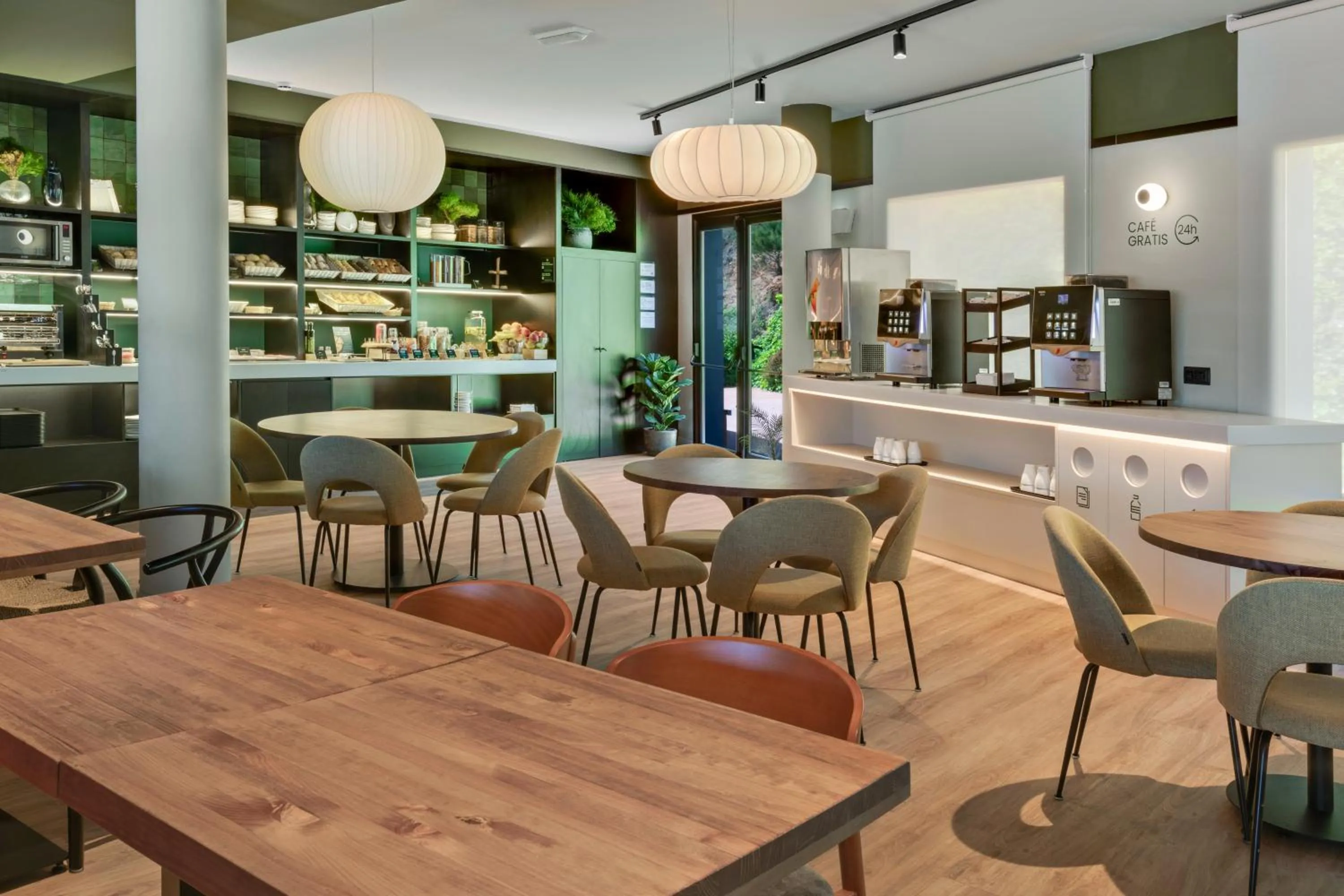 Restaurant/places to eat in B&B HOTEL Barcelona Granollers