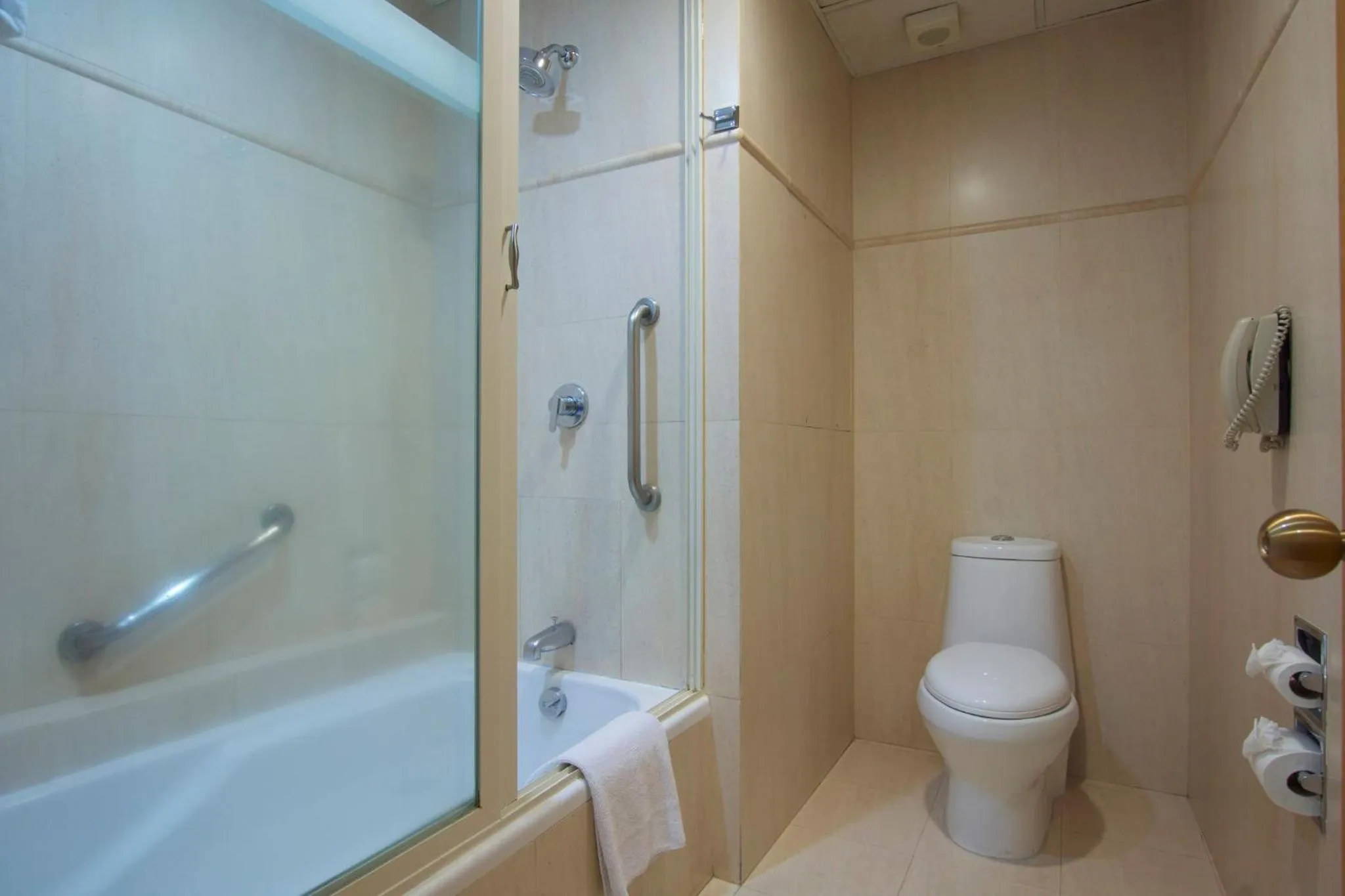 Bathroom in Crowne Plaza Hotel Mexico City North-Tlalnepantla, an IHG Hotel