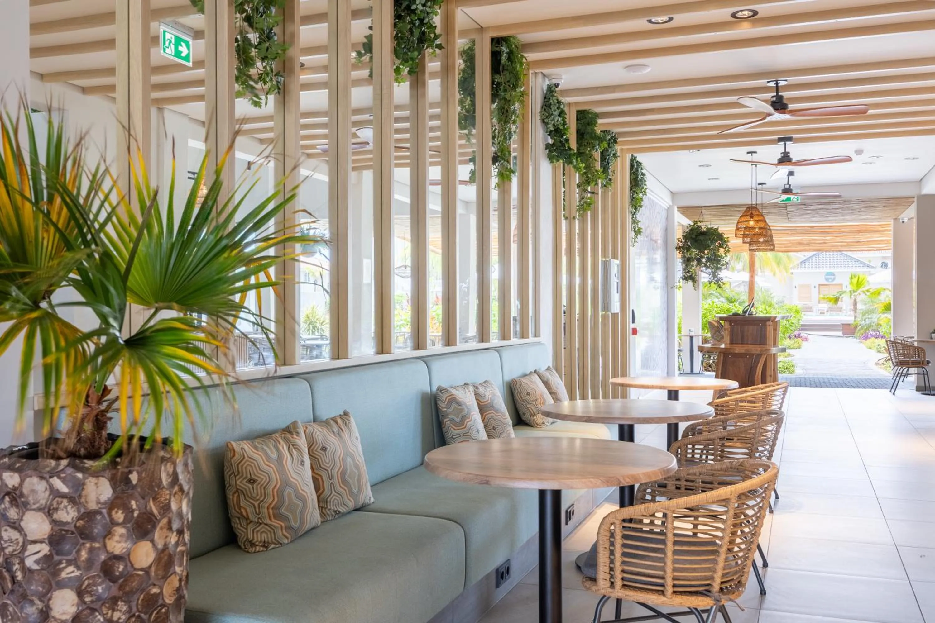 Restaurant/places to eat in Dolphin Suites & Wellness Curacao