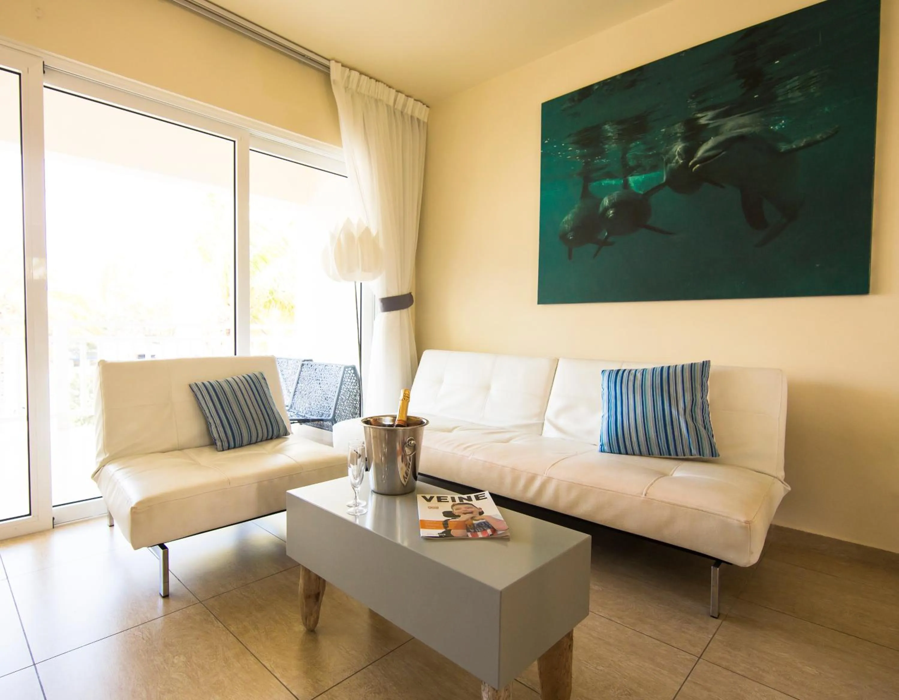 Living room in Dolphin Suites & Wellness Curacao