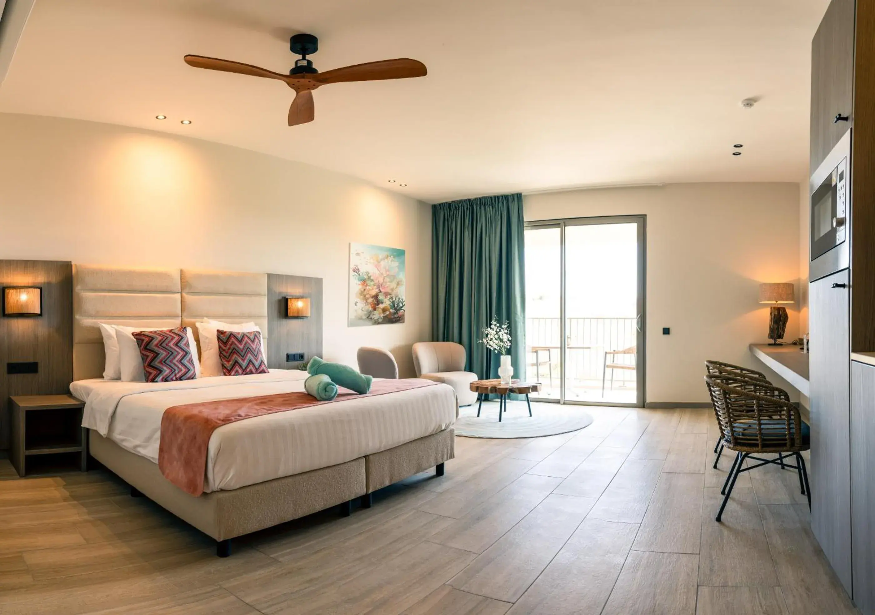 Standard King Room in Dolphin Suites & Wellness Curacao Standard King Room in Dolphin Suites & Wellness Curacao