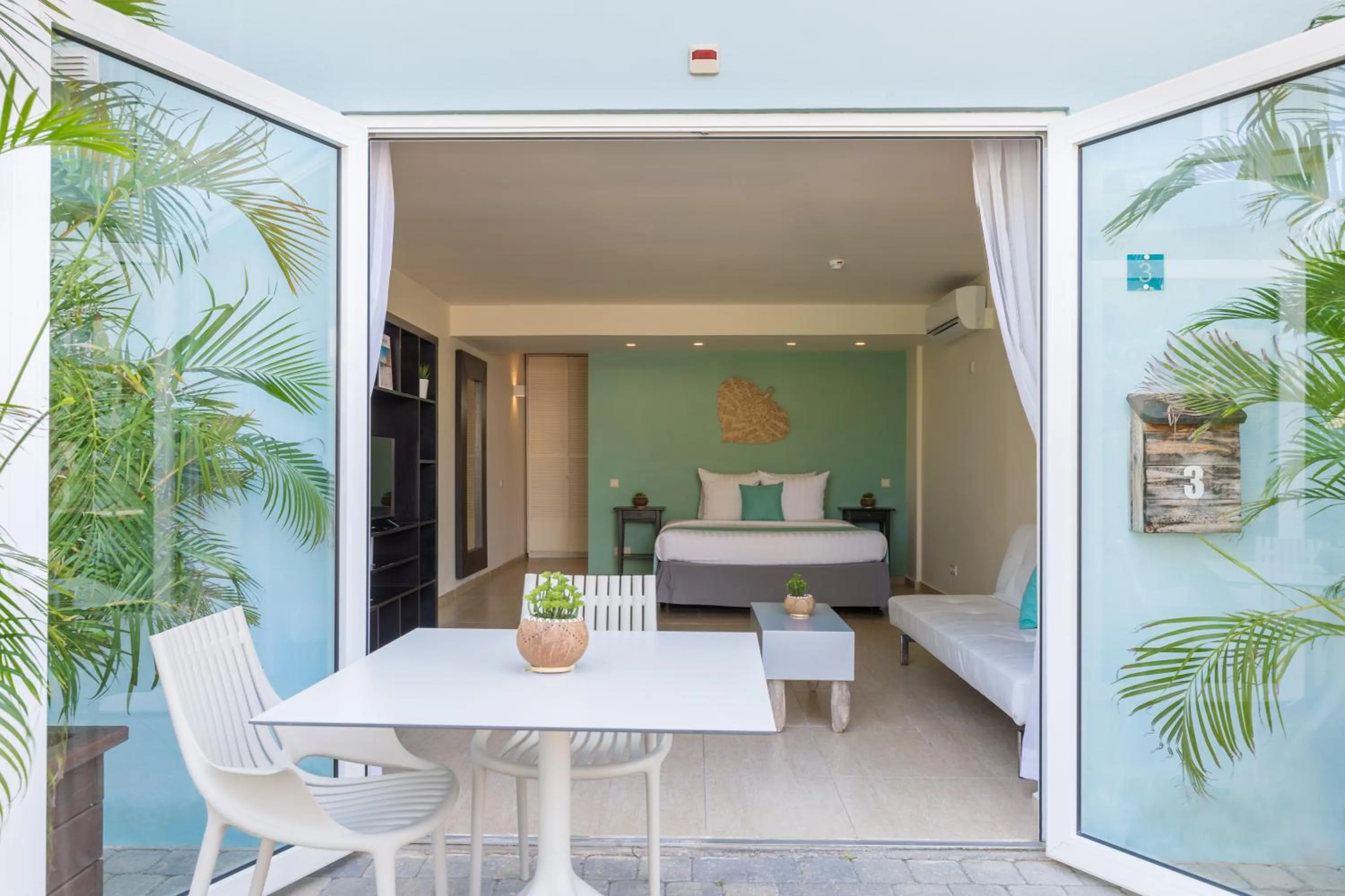 Bed in Dolphin Suites & Wellness Curacao