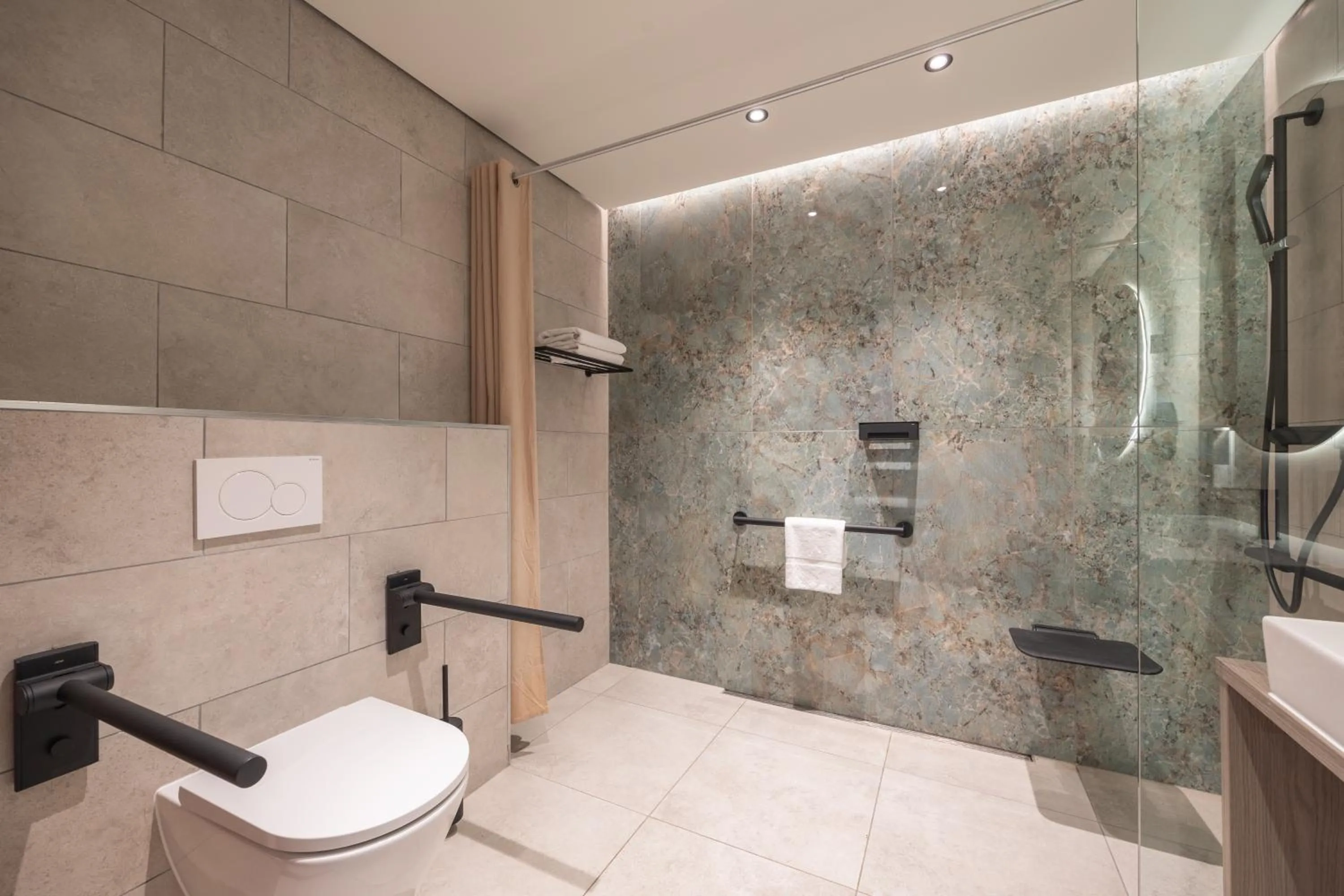 Bathroom in Dolphin Suites & Wellness Curacao