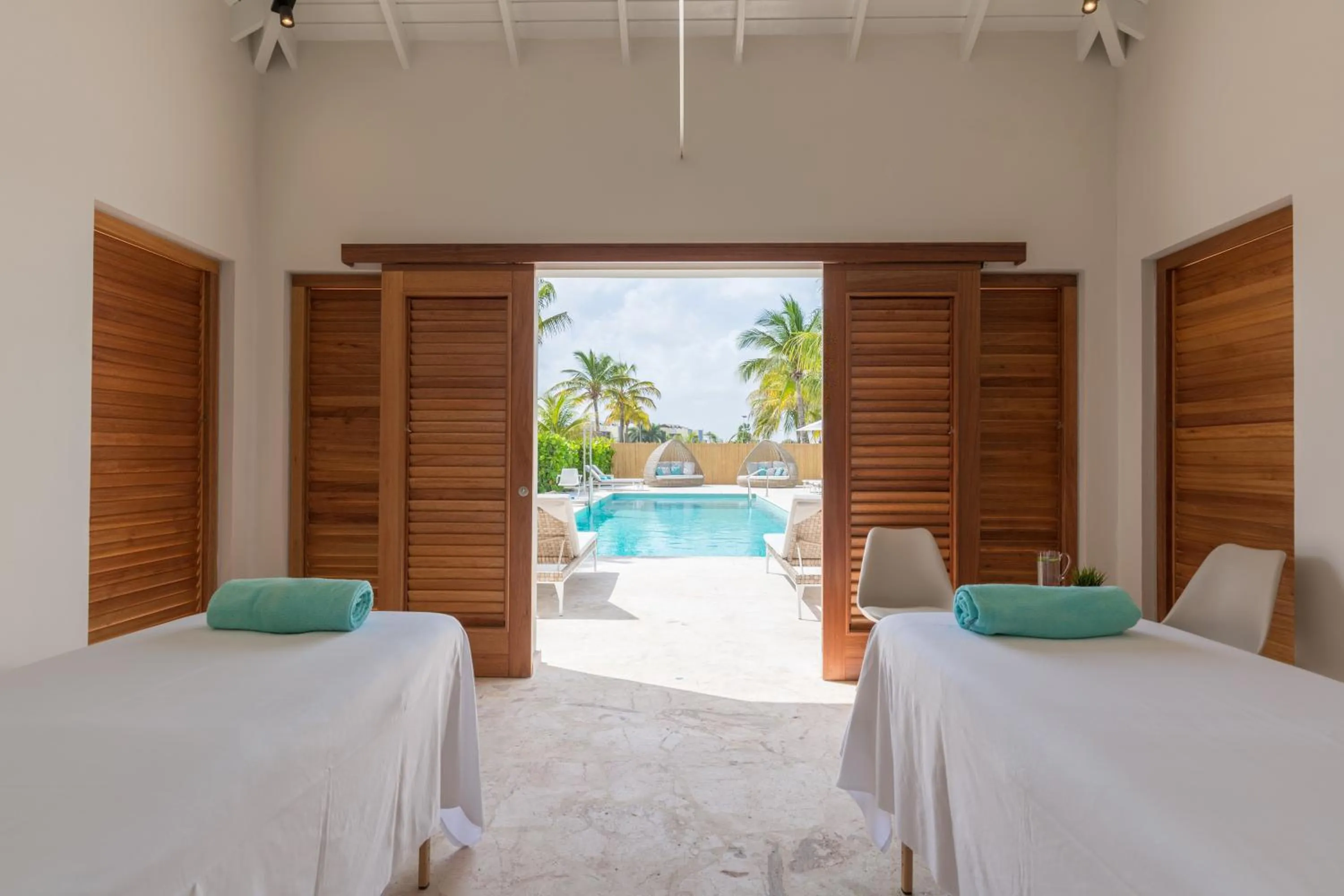 Spa and wellness centre/facilities, Bed in Dolphin Suites & Wellness Curacao