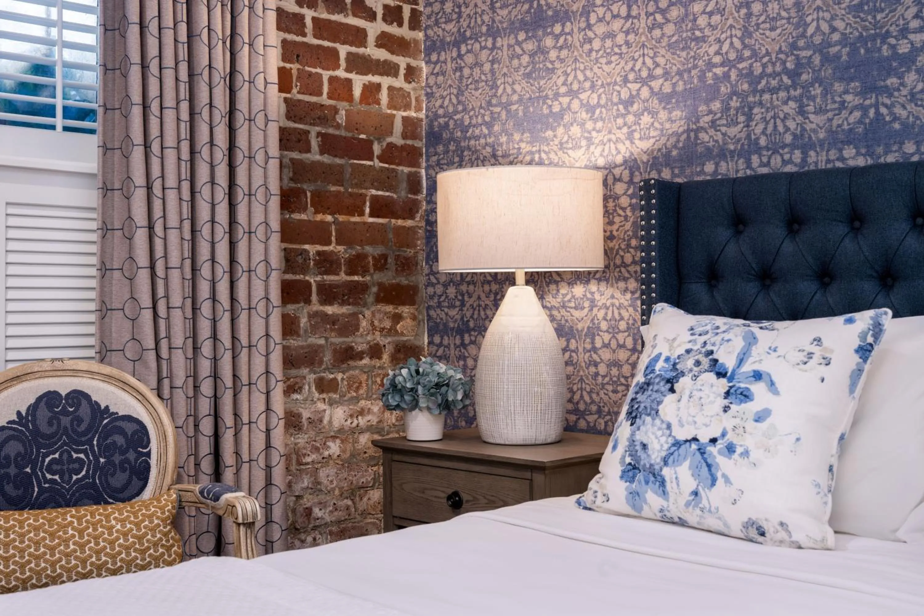 Bed in Hamilton Turner Inn