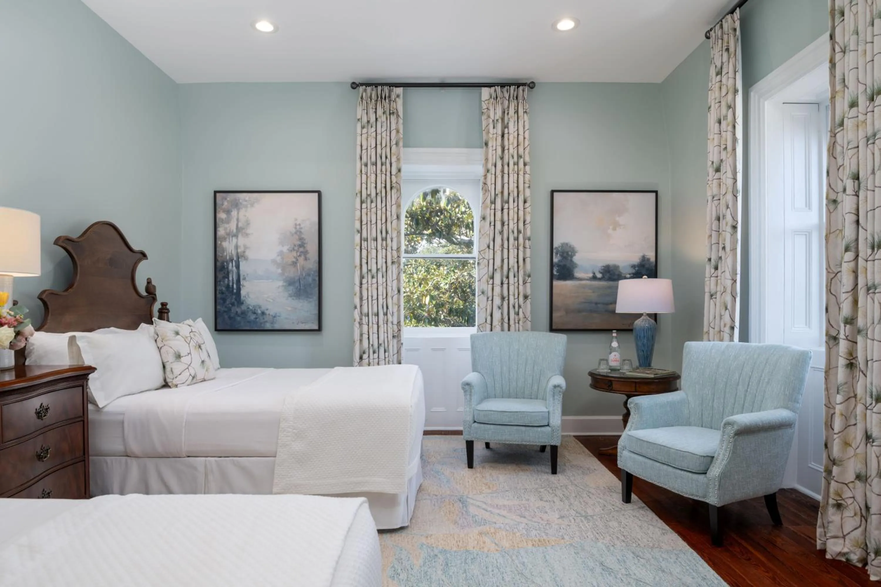 Bed in Hamilton Turner Inn