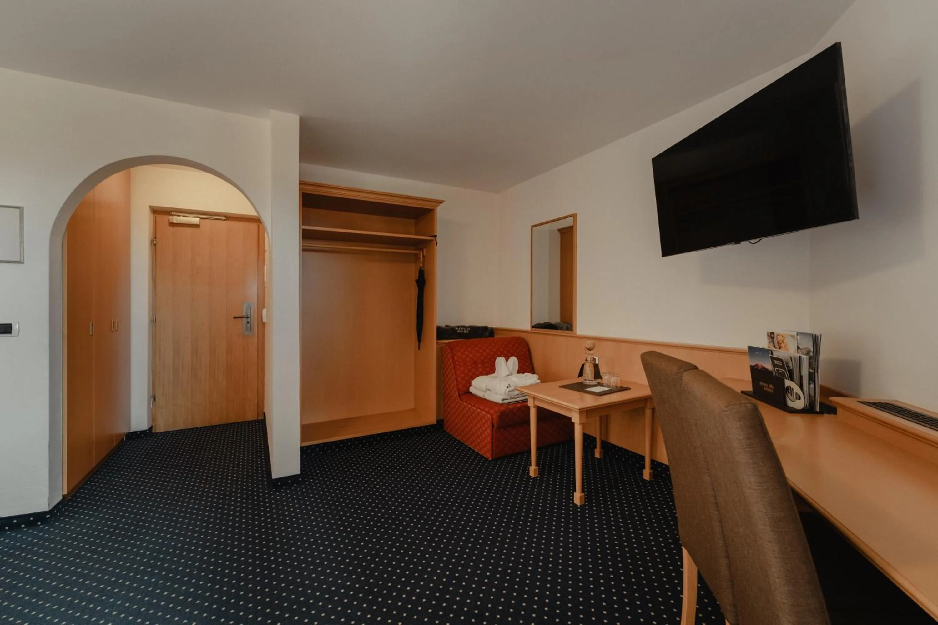 Communal lounge/ TV room in Hotel Alpenrose