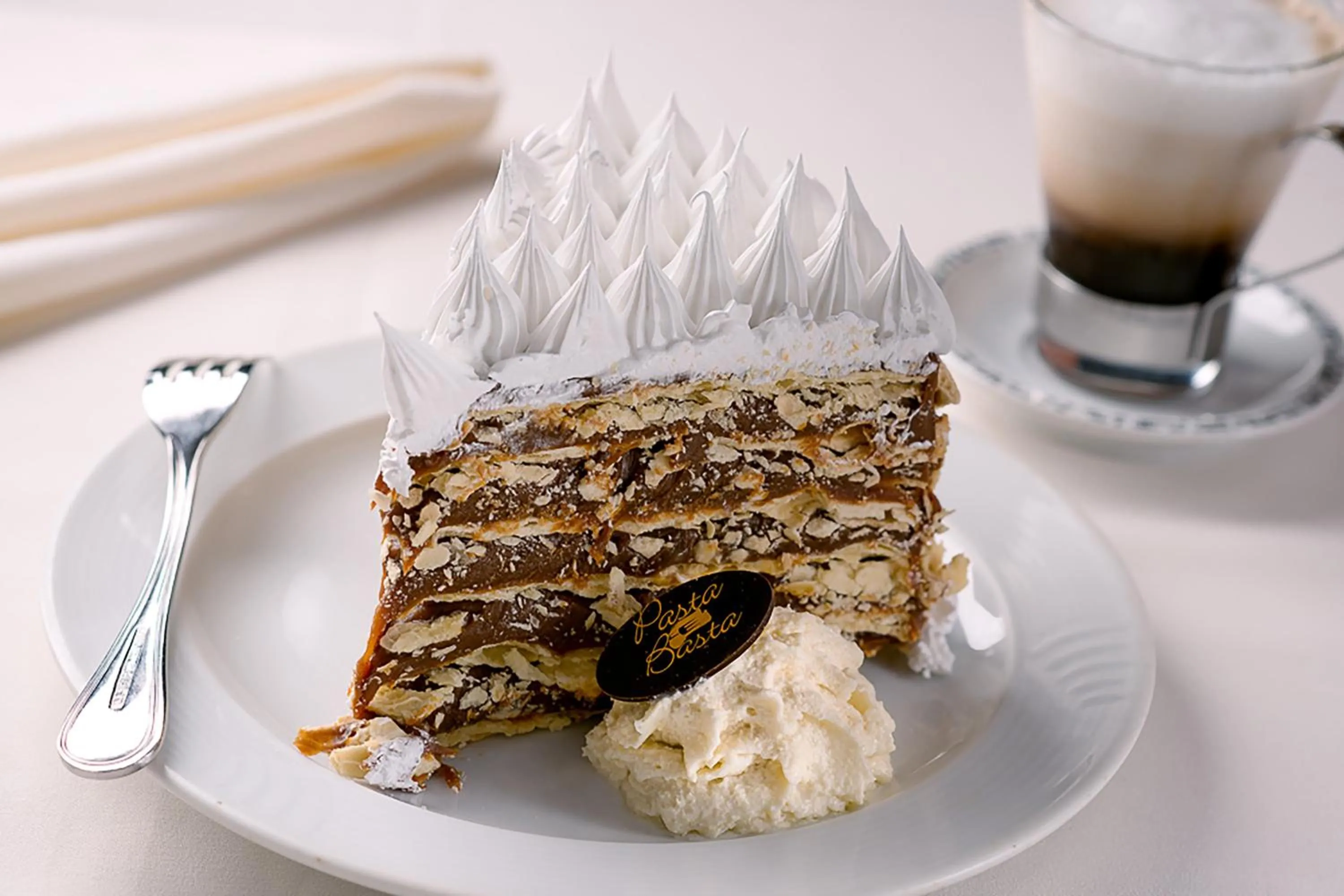 Lounge or bar in InterContinental Santiago by IHG