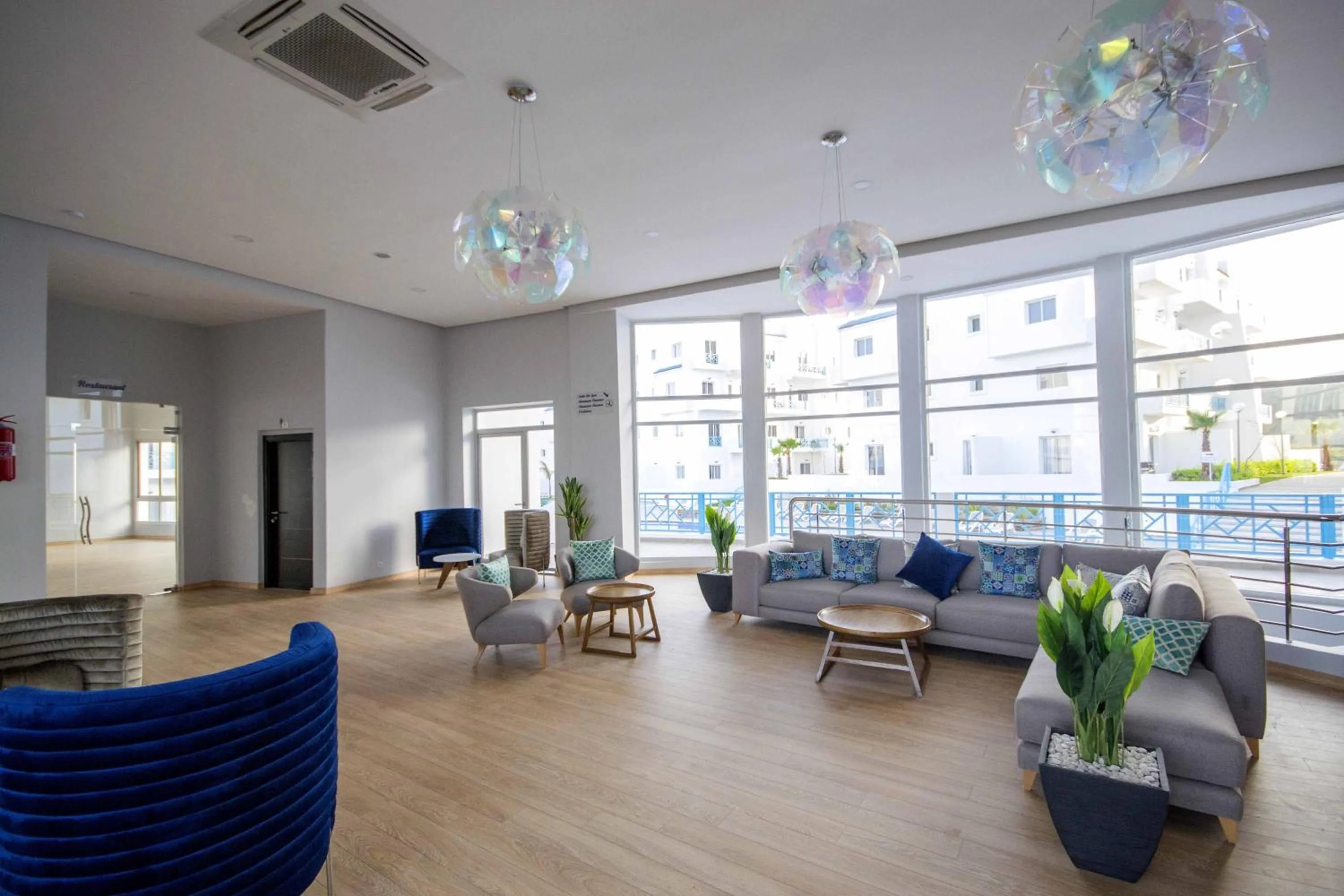 Lobby or reception in L'escale Appart-hôtel By 7AV HOTELS