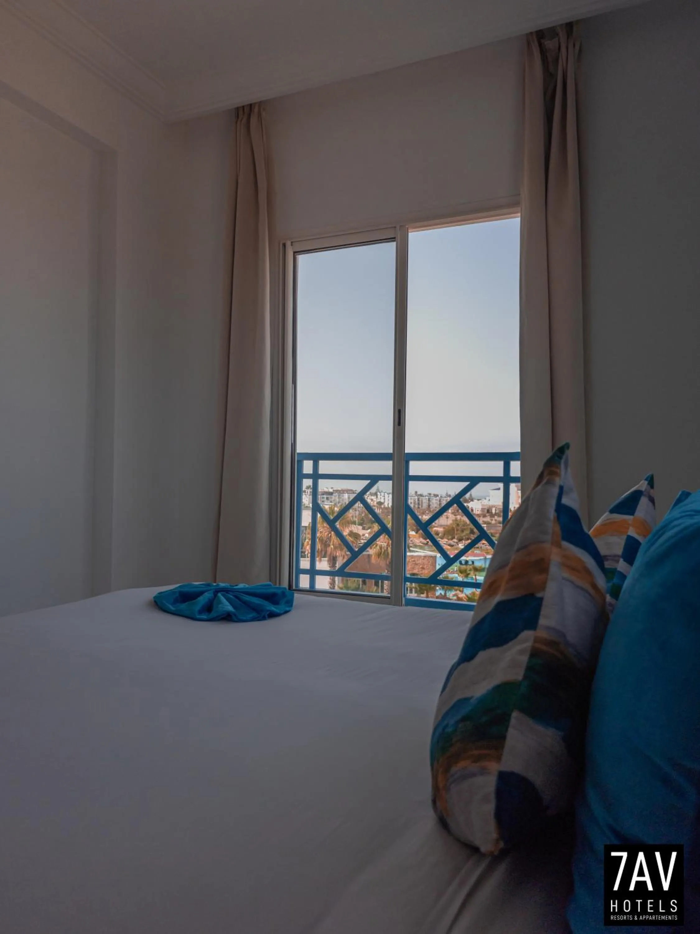 Bed in L'escale Appart-hôtel By 7AV HOTELS