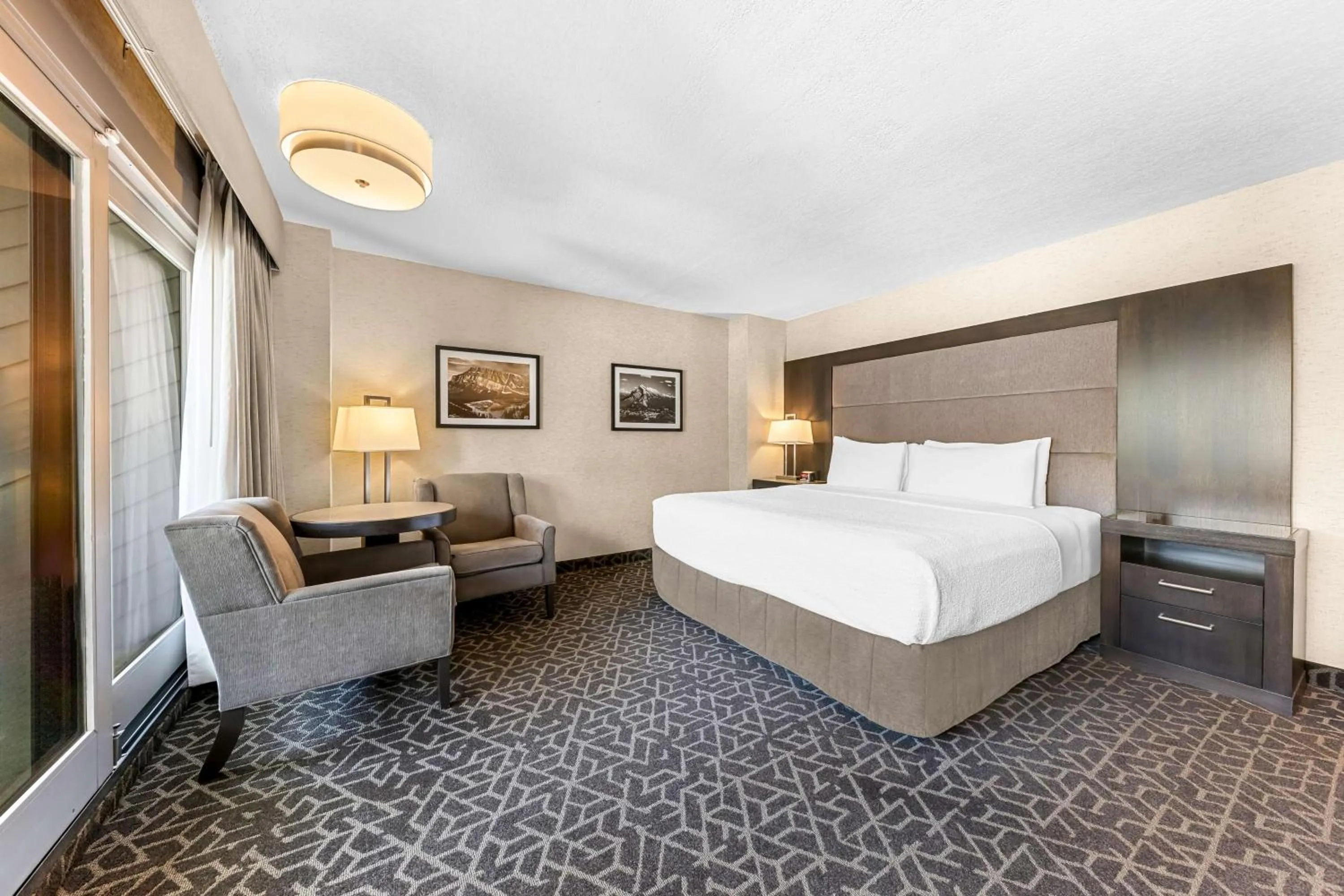 Bedroom, Bed in Best Western Plus Banff International Lodge