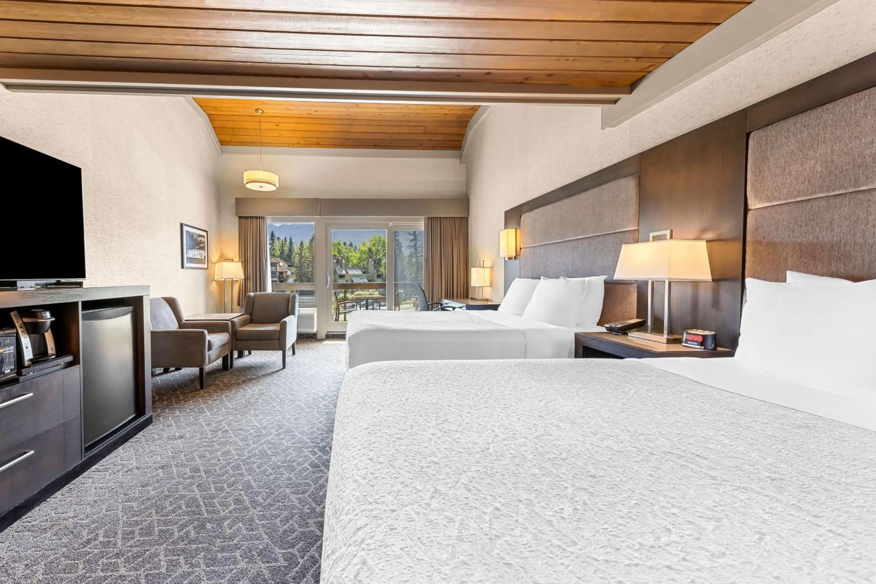 Bedroom, Bed in Best Western Plus Banff International Lodge