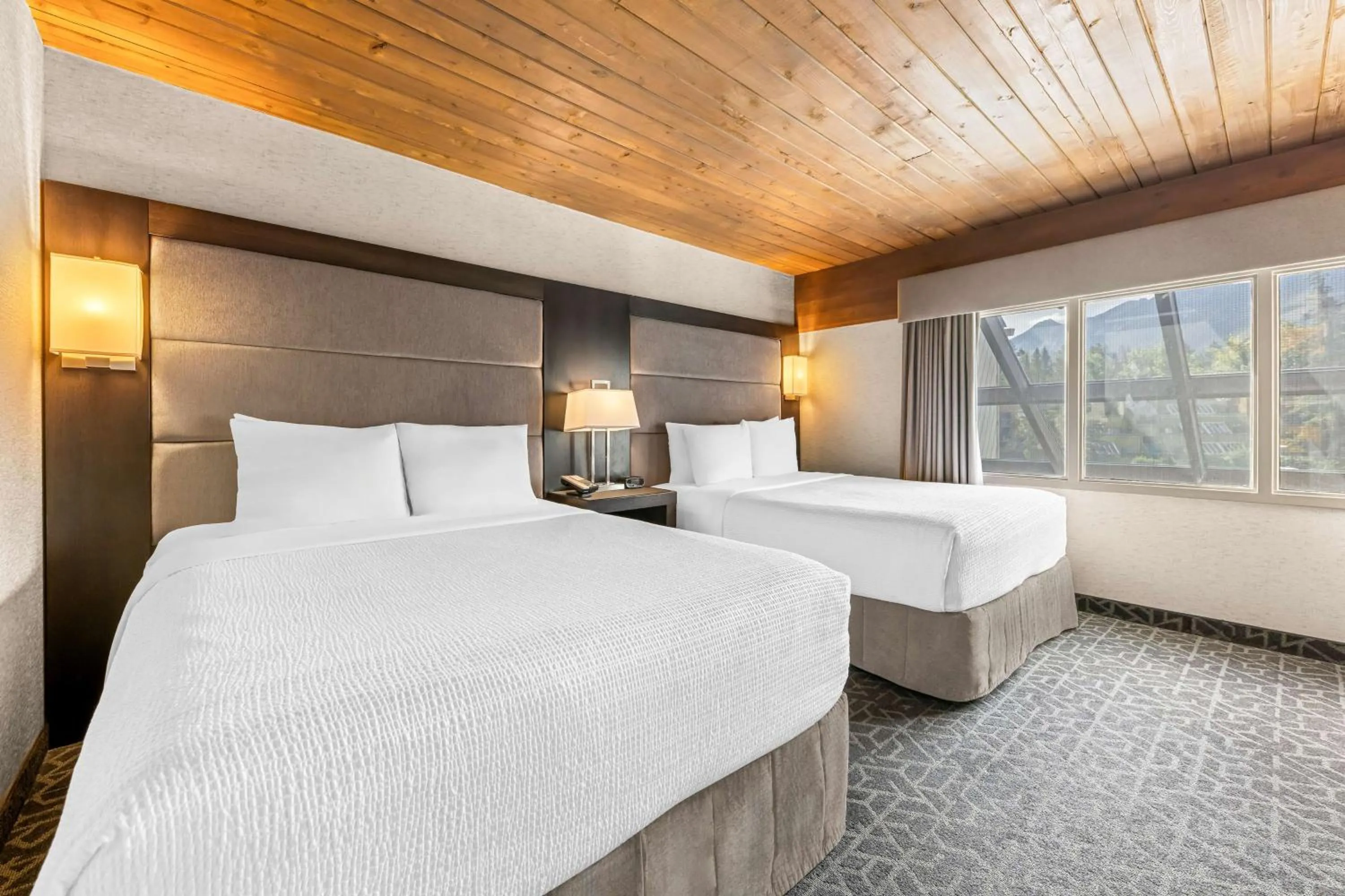 Photo of the whole room, Bed in Best Western Plus Banff International Lodge