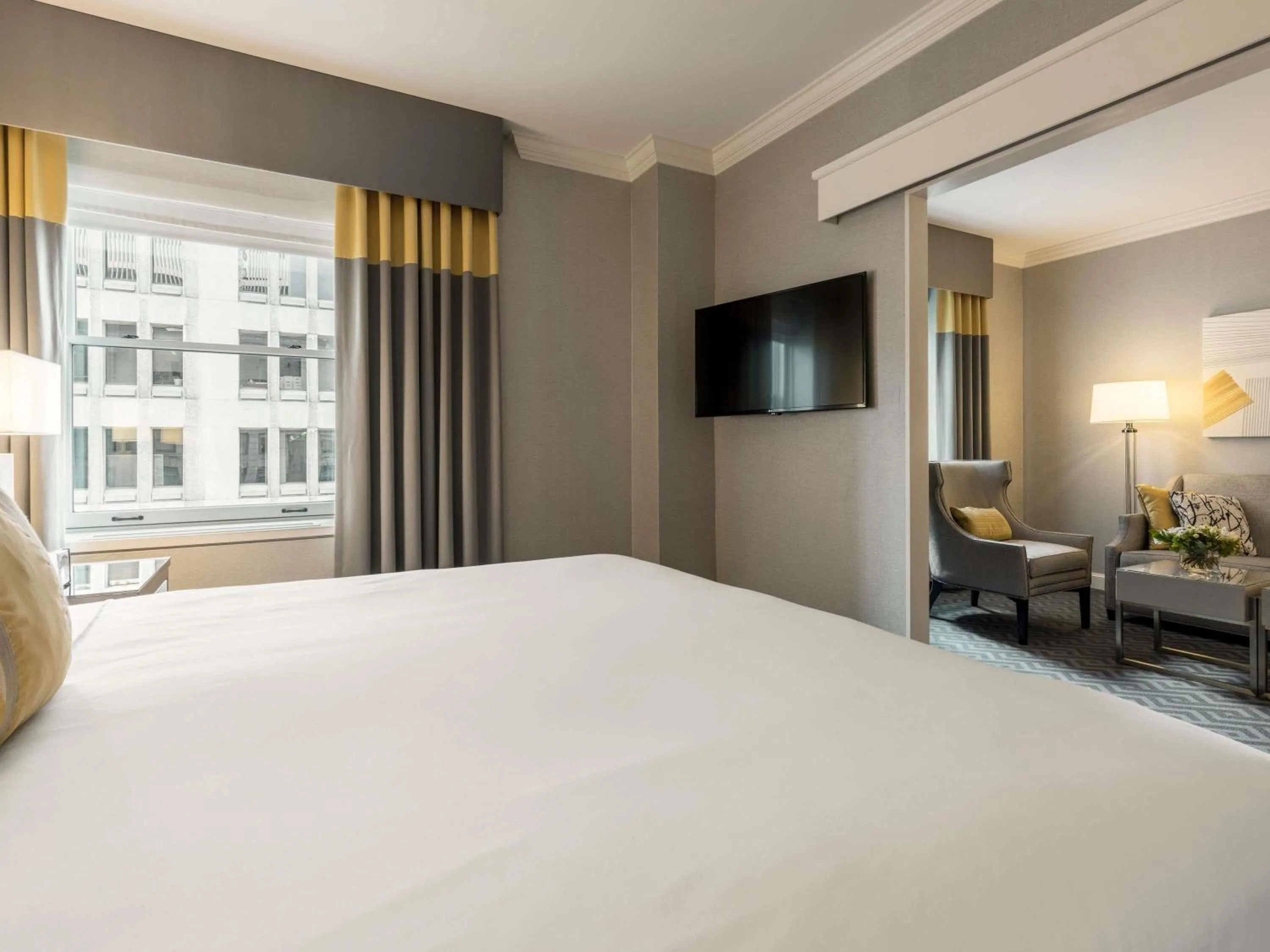 Bedroom, Bed in Fairmont Olympic Hotel