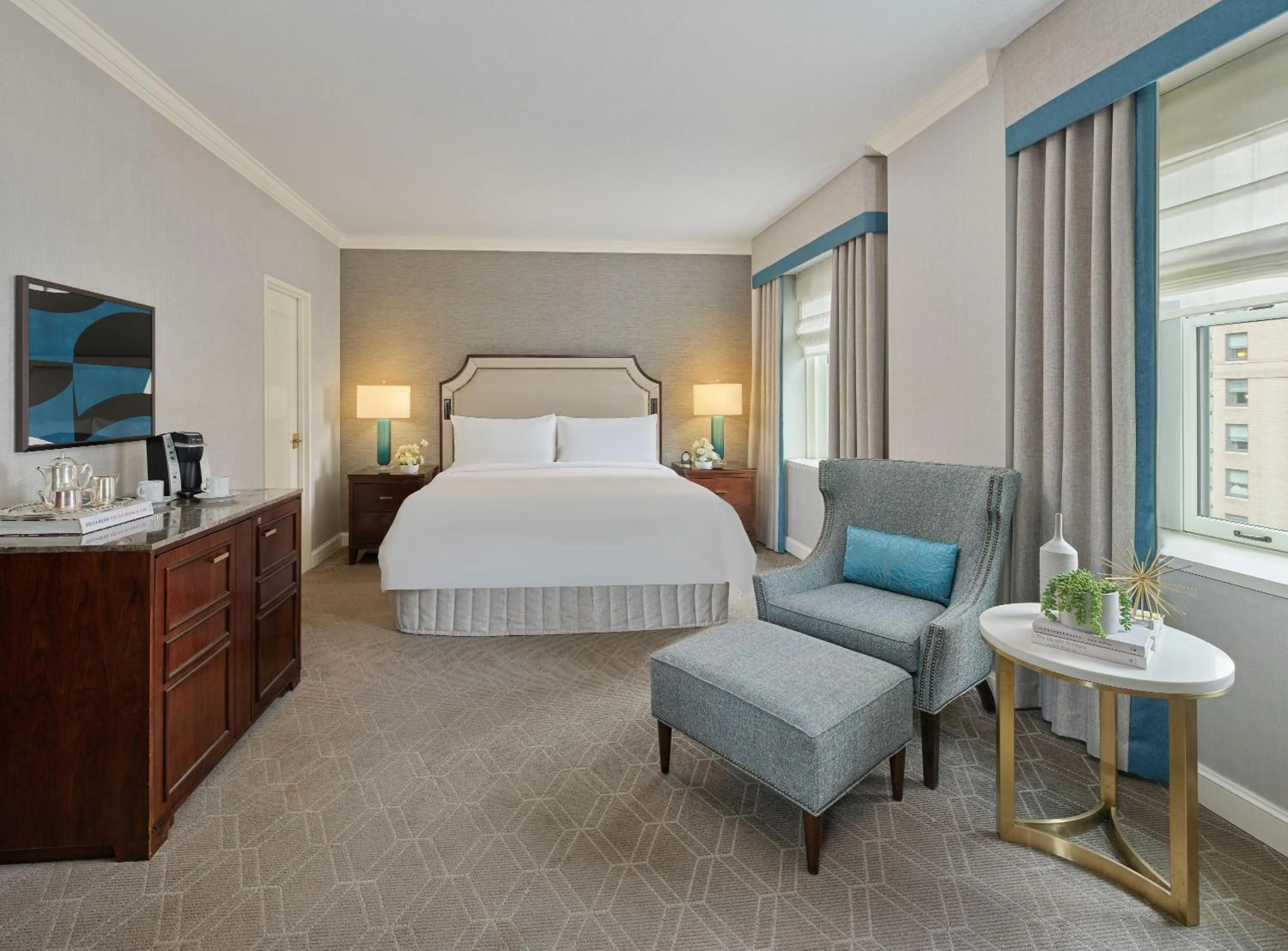 Photo of the whole room, Bed in Fairmont Olympic Hotel