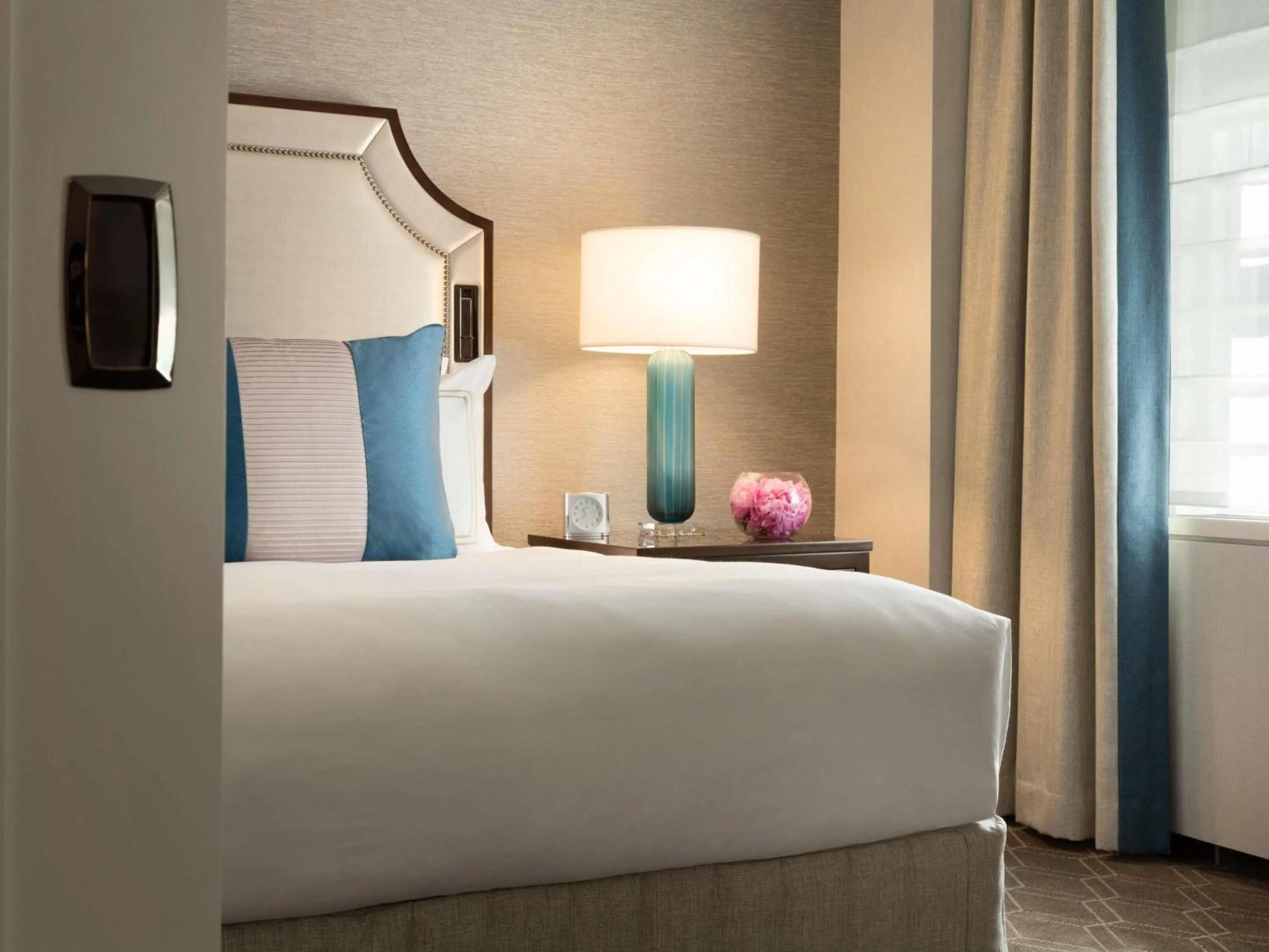 Bedroom, Bed in Fairmont Olympic Hotel