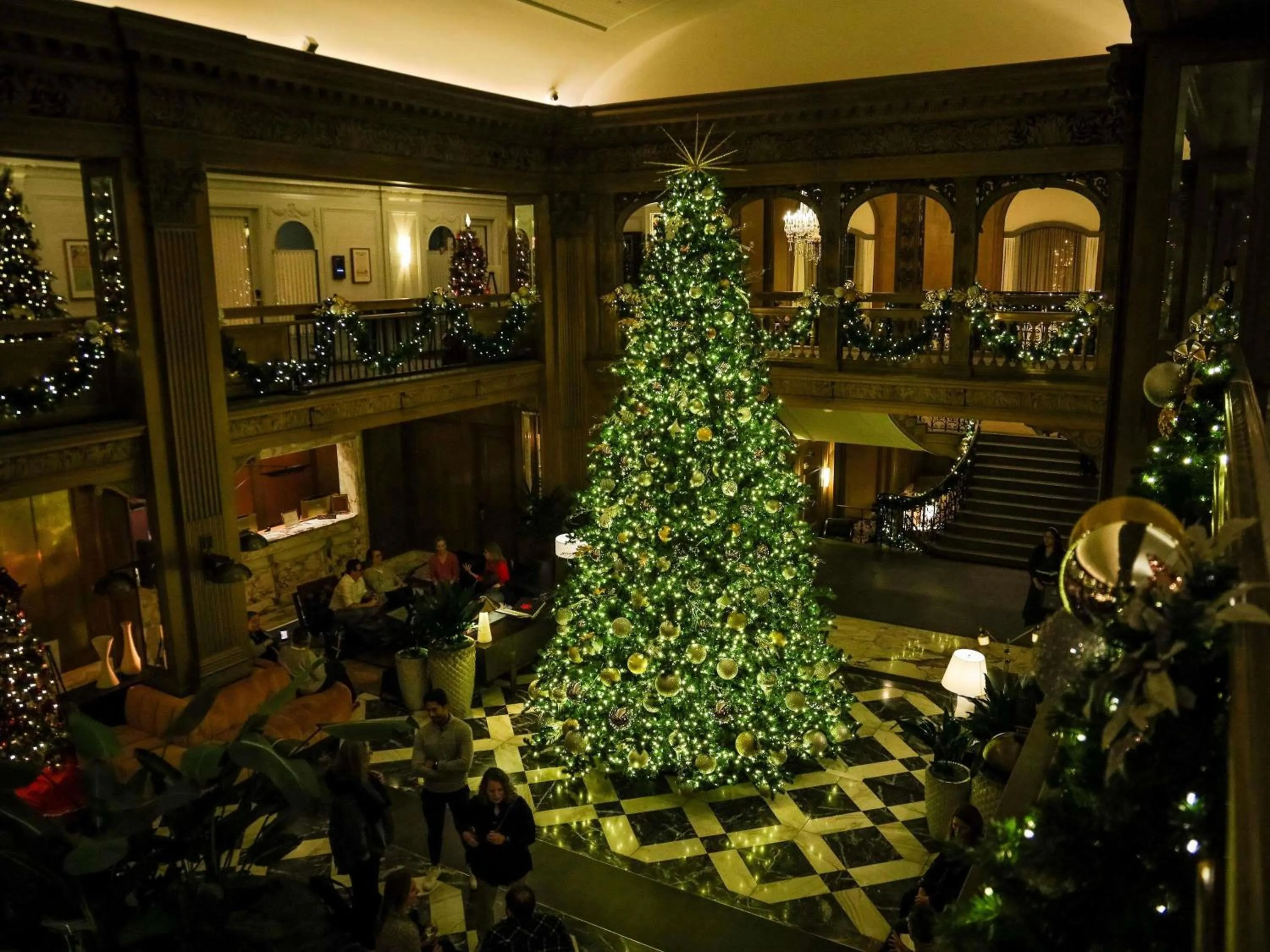 Restaurant/places to eat in Fairmont Olympic Hotel