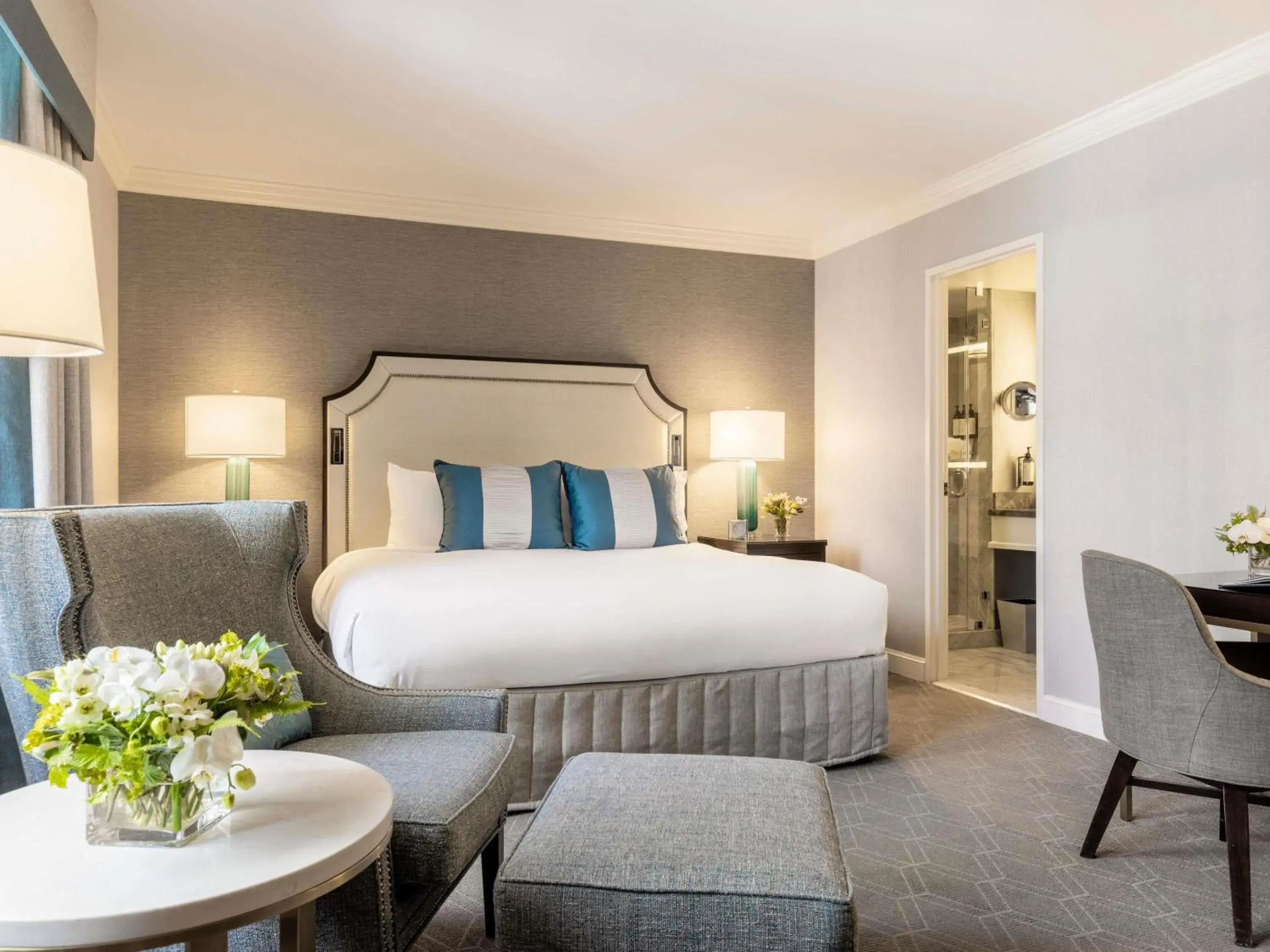 Deluxe King Room in Fairmont Olympic Hotel Deluxe King Room in Fairmont Olympic Hotel