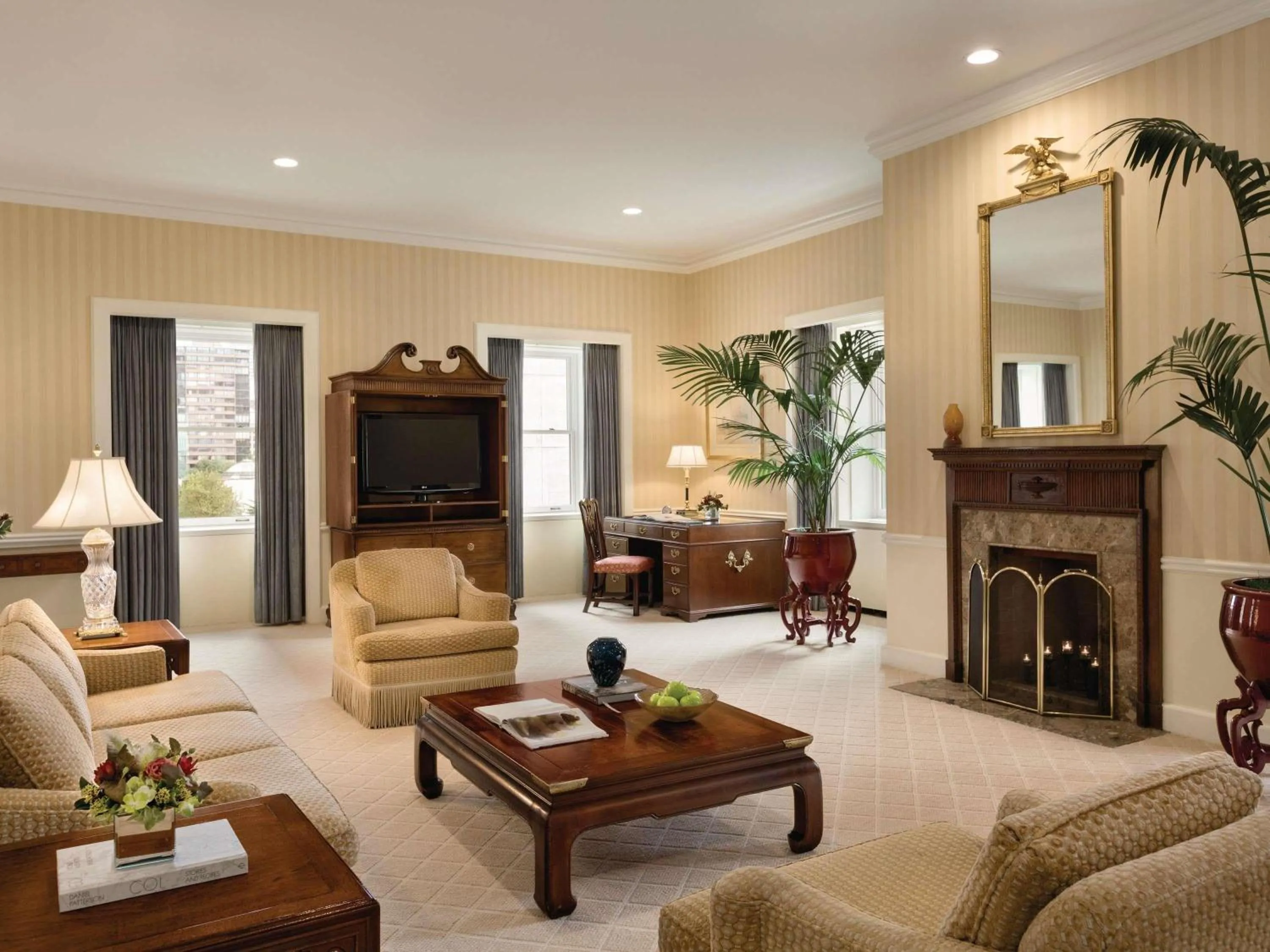 Bedroom in Fairmont Olympic Hotel