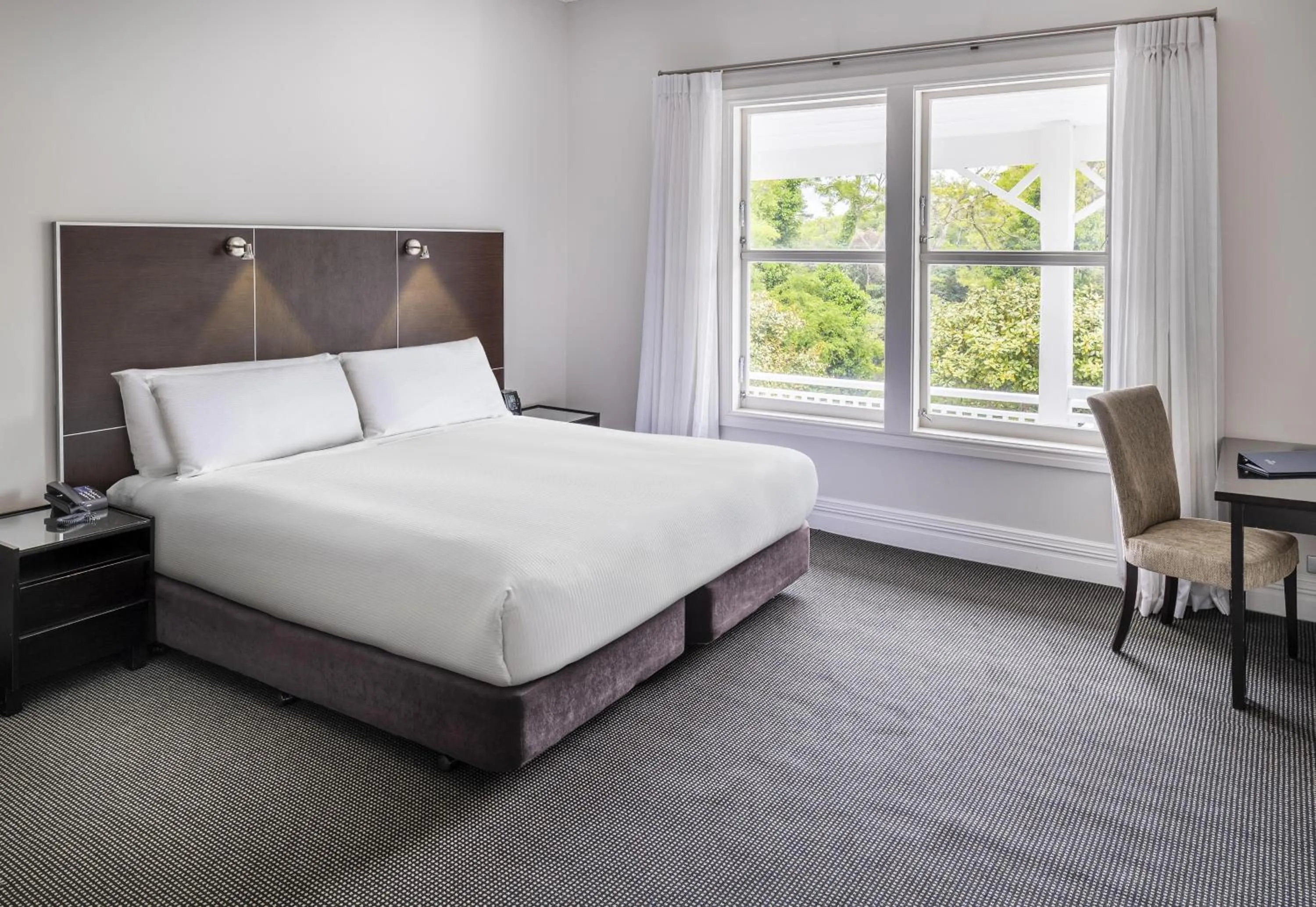 Bathroom, Bed in Hilton Lake Taupo