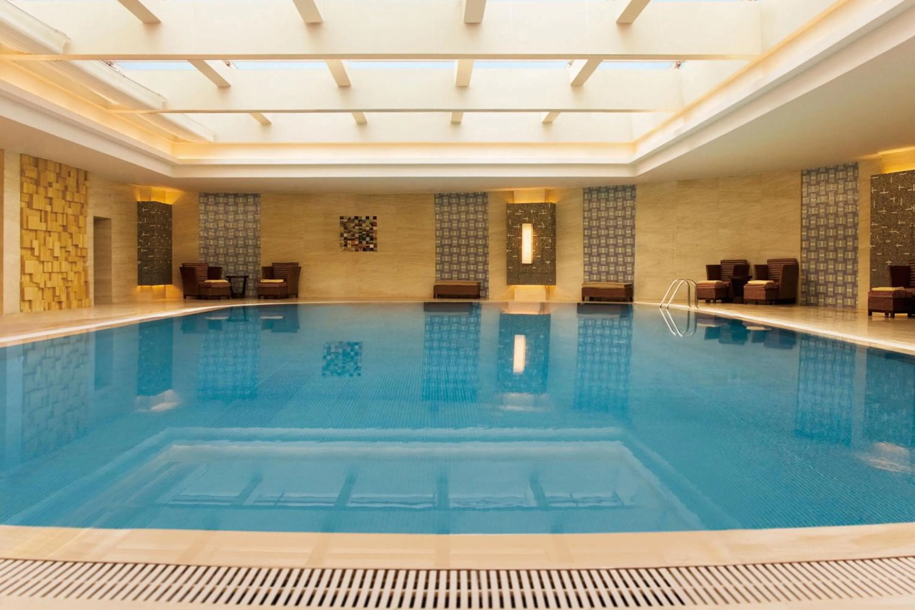 Swimming pool in Courtyard By Marriott Shanghai Xujiahui