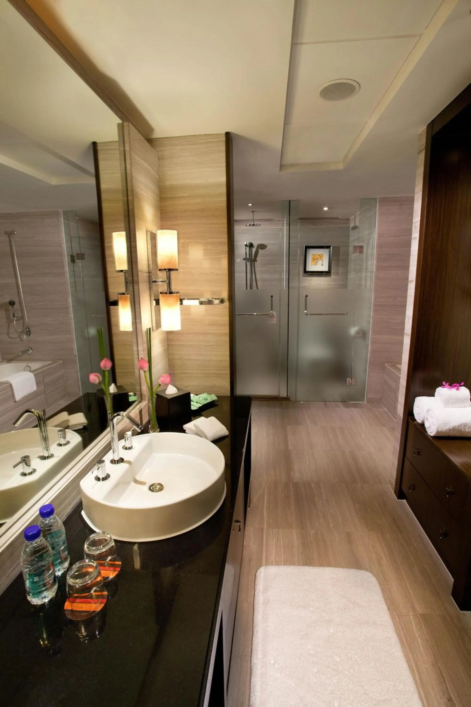 Bathroom in Courtyard By Marriott Shanghai Xujiahui