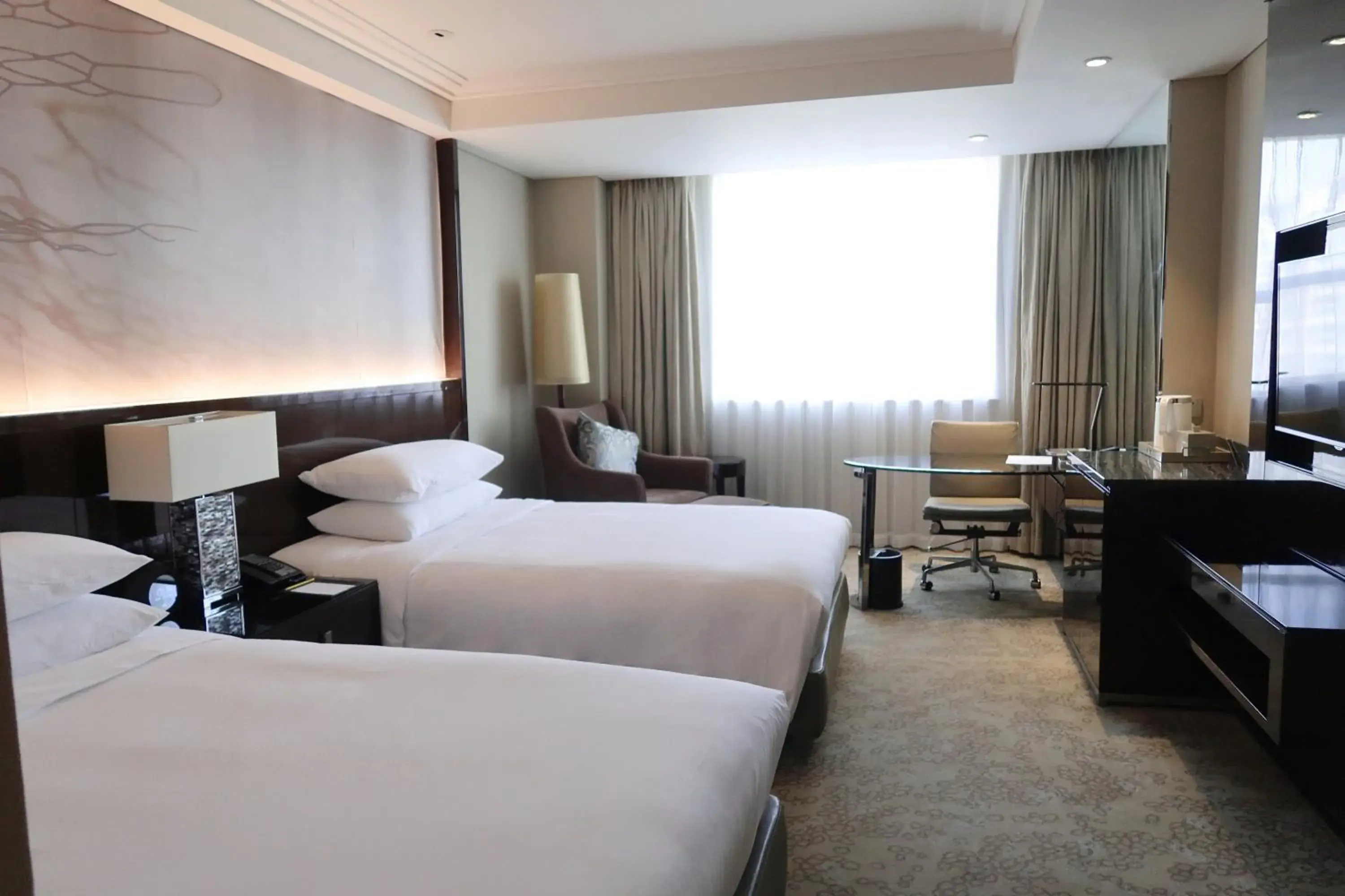 Twin Room - Club Lounge Access in Renaissance Shanghai Pudong Hotel Twin Room - Club Lounge Access in Renaissance Shanghai Pudong Hotel