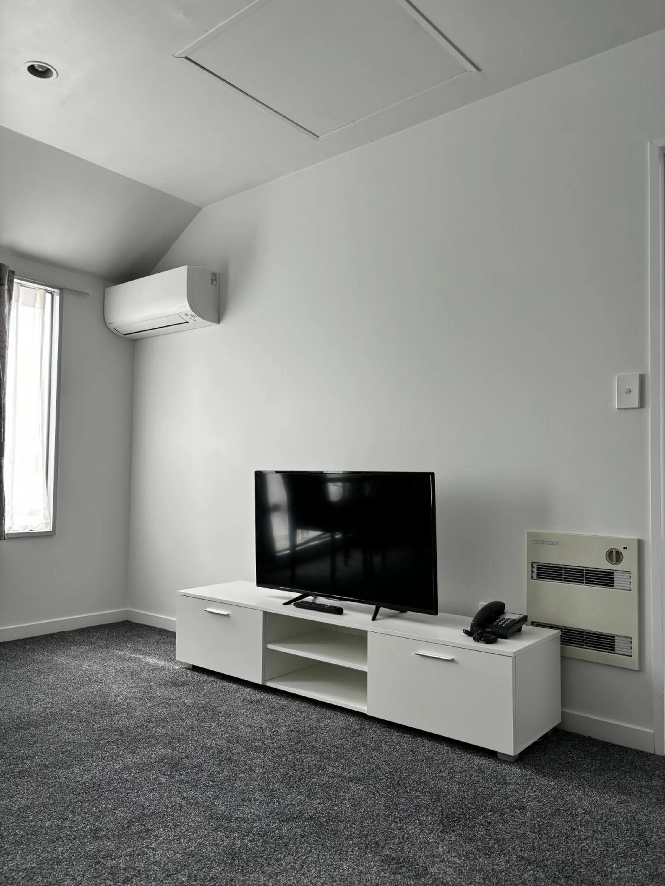 TV and multimedia in Courtesy Court Motel