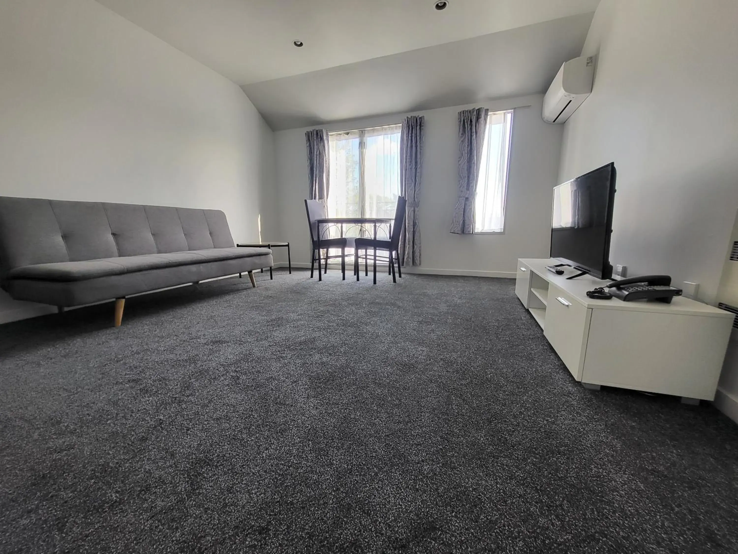 Suite in Courtesy Court Motel Suite in Courtesy Court Motel