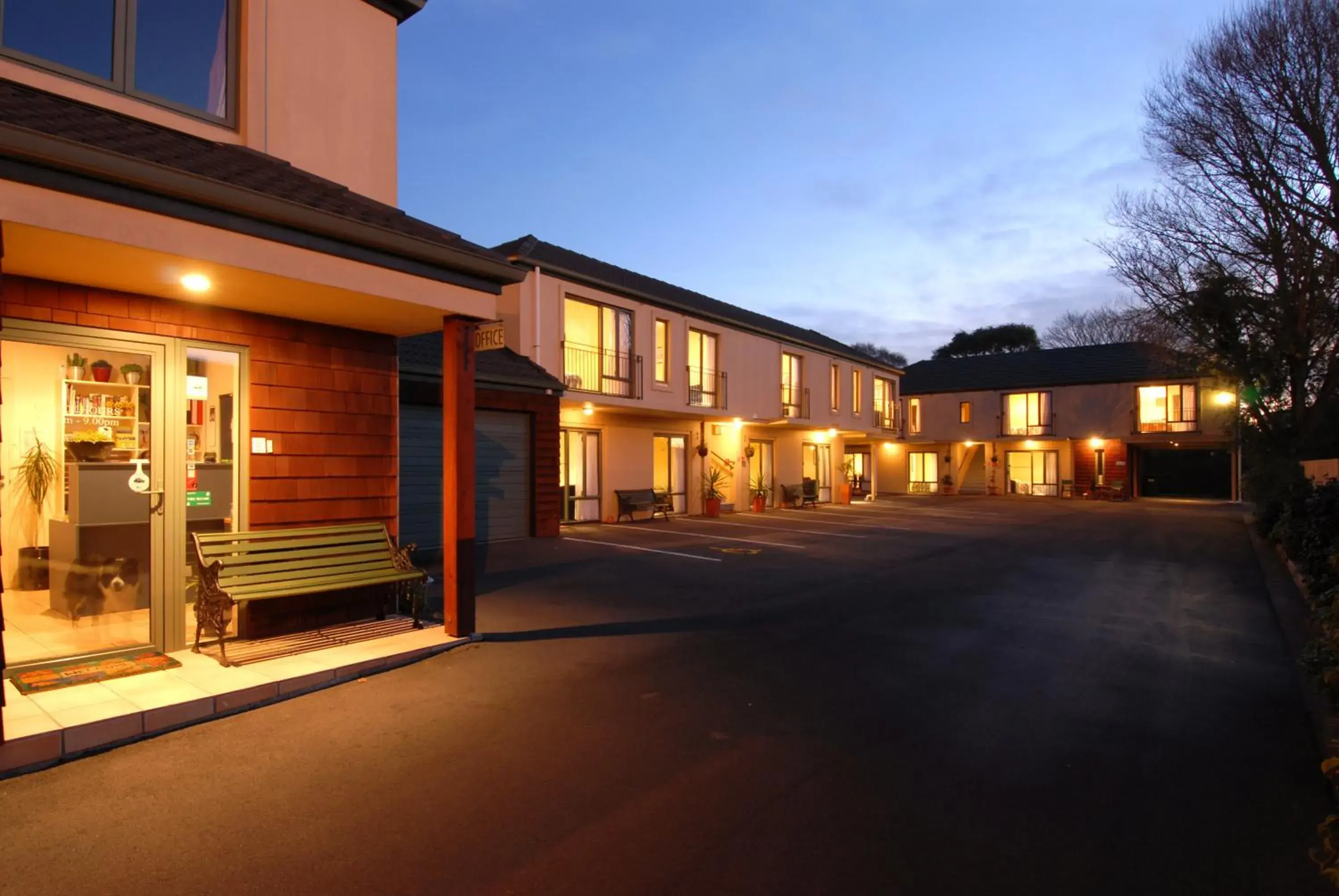 Two-Bedroom Suite in Courtesy Court Motel Two-Bedroom Suite in Courtesy Court Motel