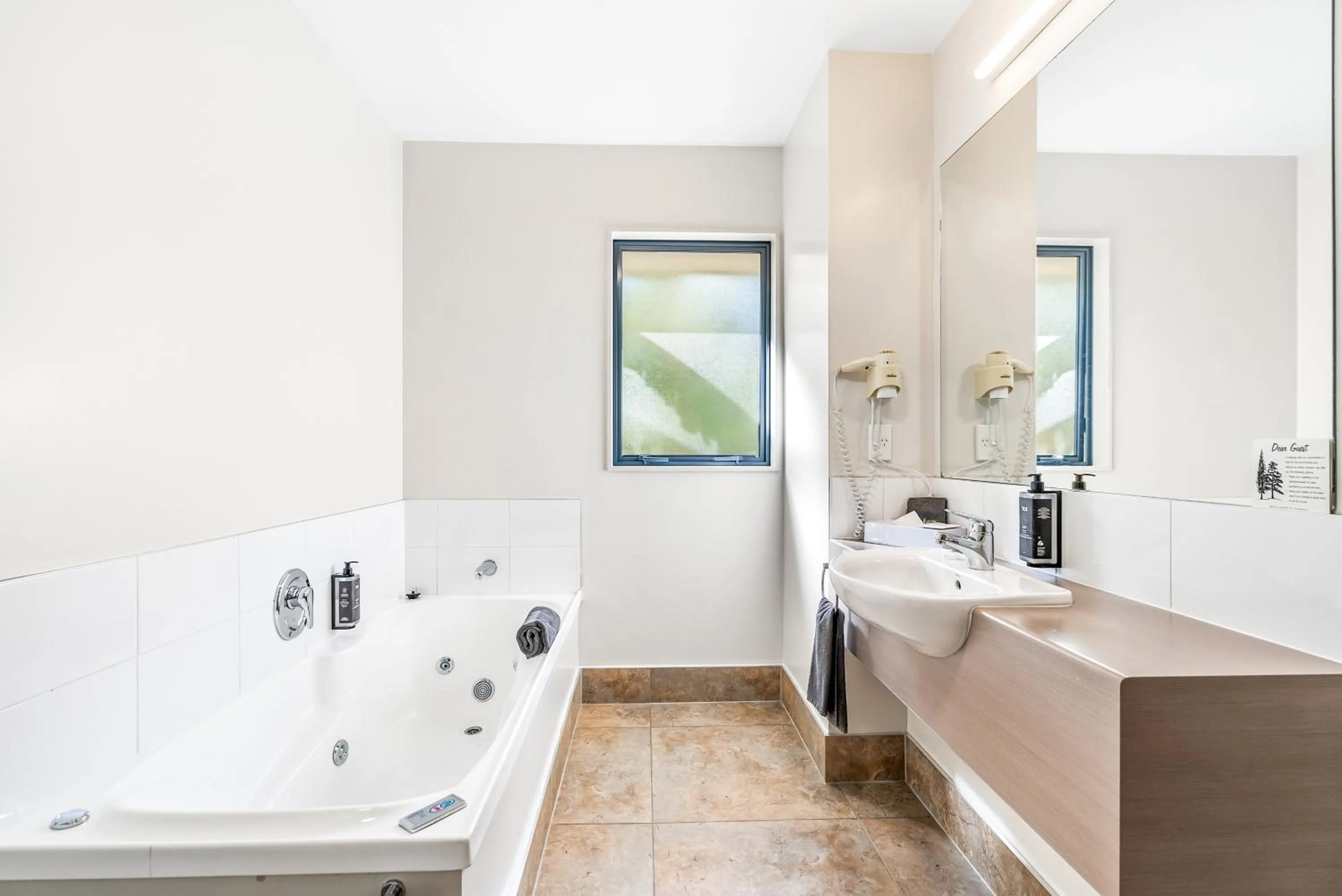 Bath in Bella Vista Motel Whangarei