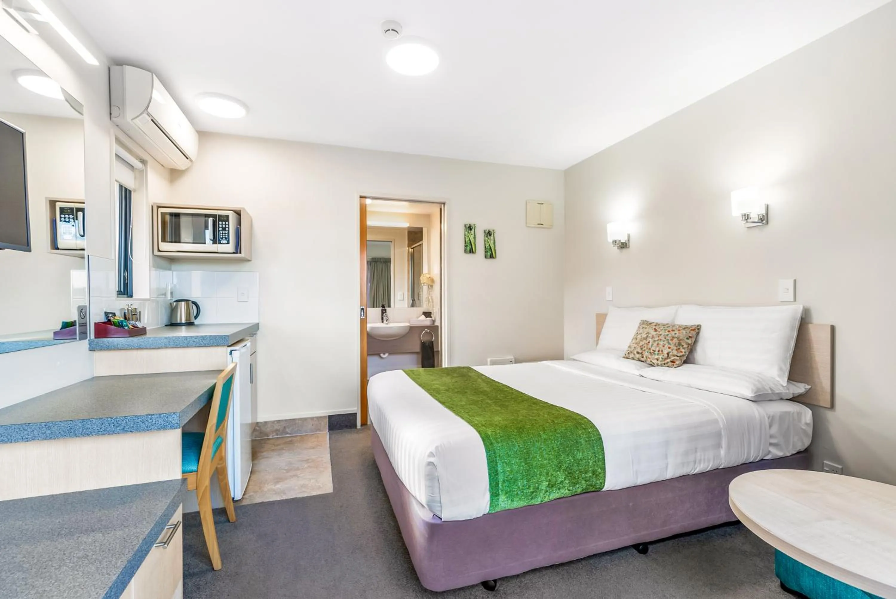 Bed in Bella Vista Motel Whangarei