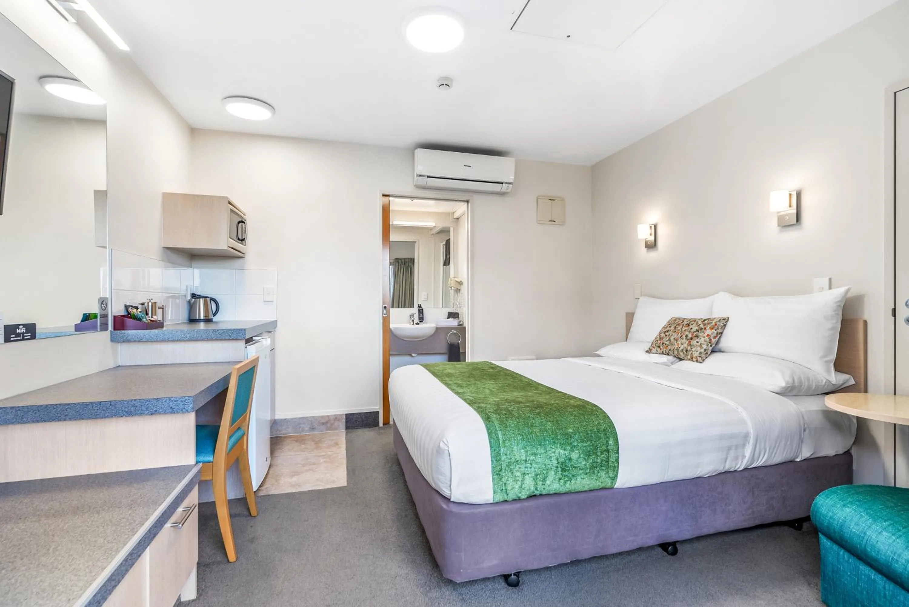 Bed in Bella Vista Motel Whangarei