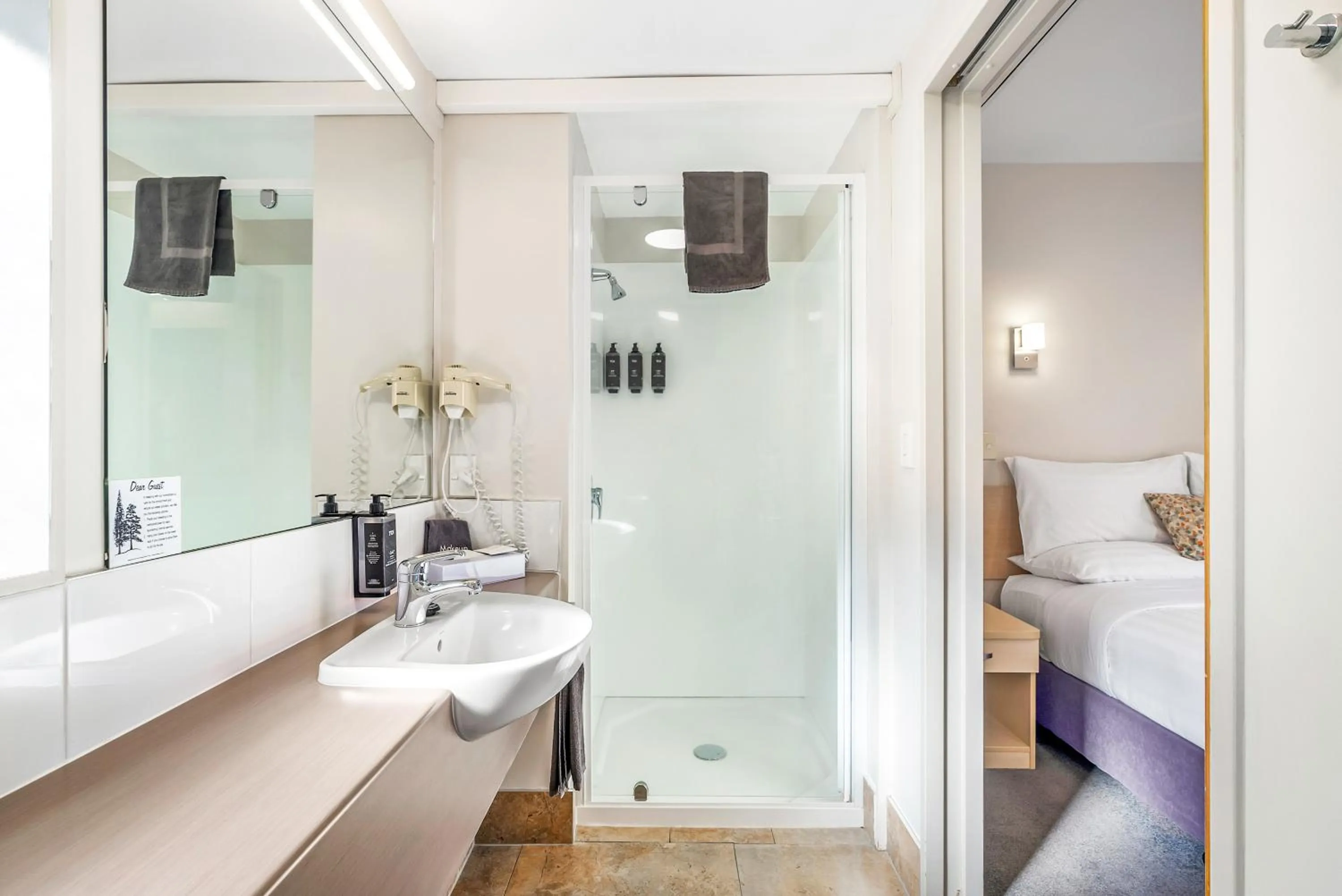 Shower in Bella Vista Motel Whangarei