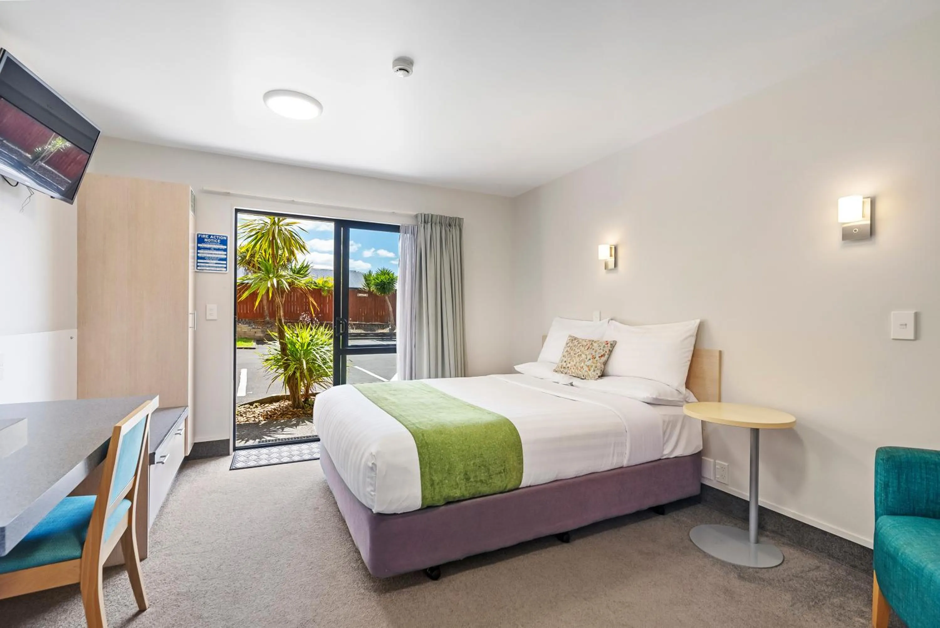 Bed in Bella Vista Motel Whangarei