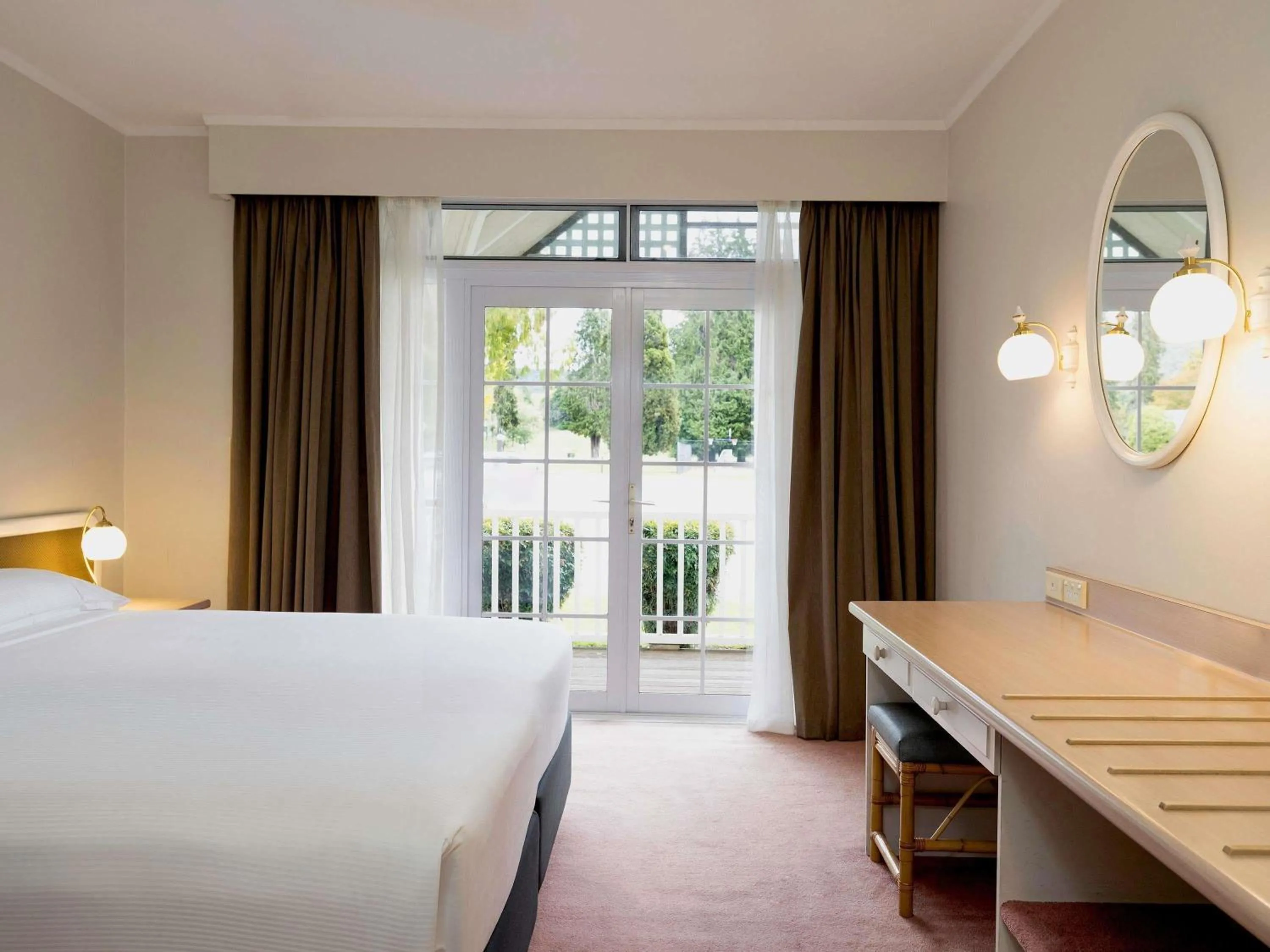 Bedroom, Bed in Wairakei Resort Taupo