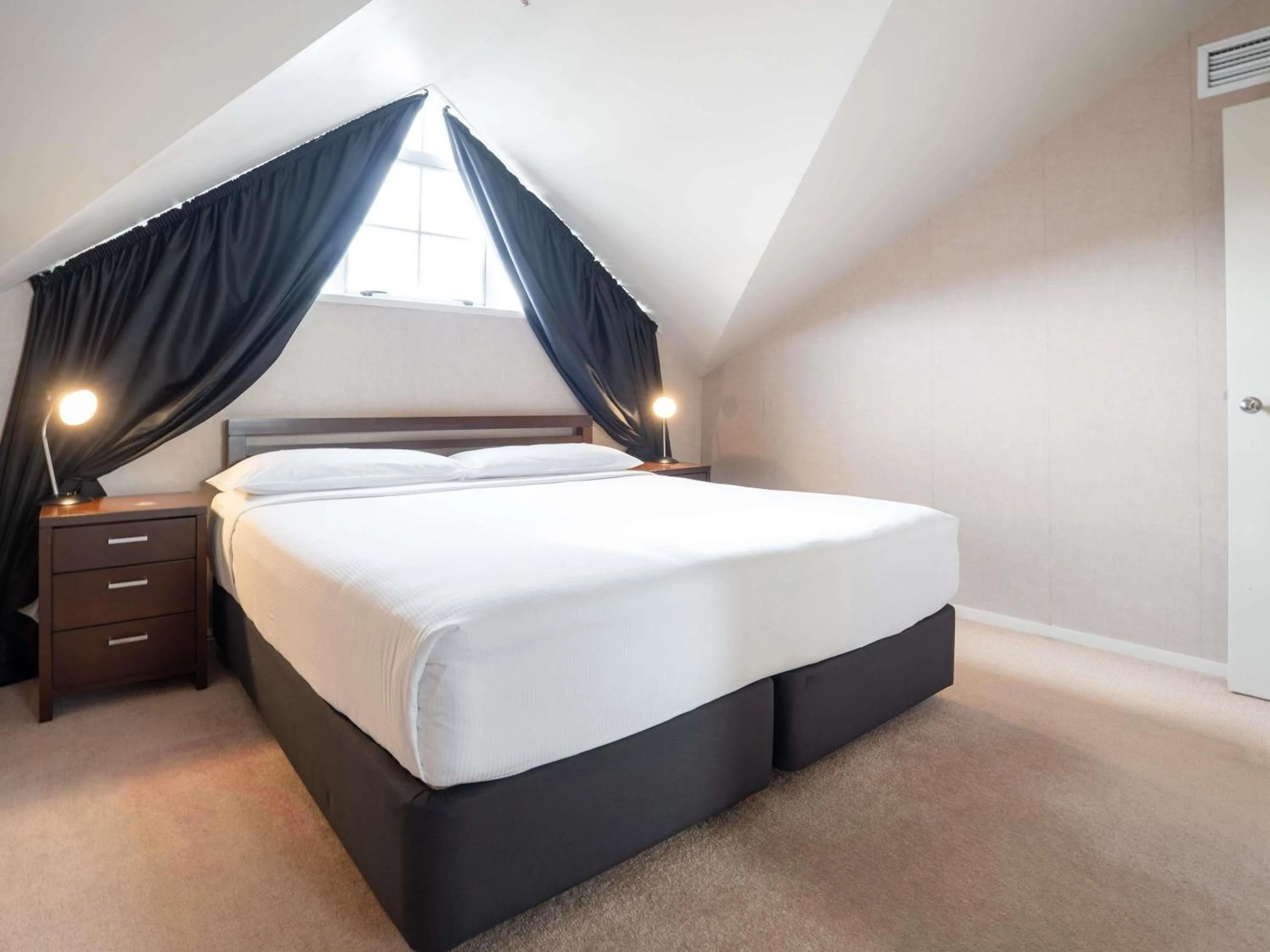 Bedroom, Bed in Wairakei Resort Taupo