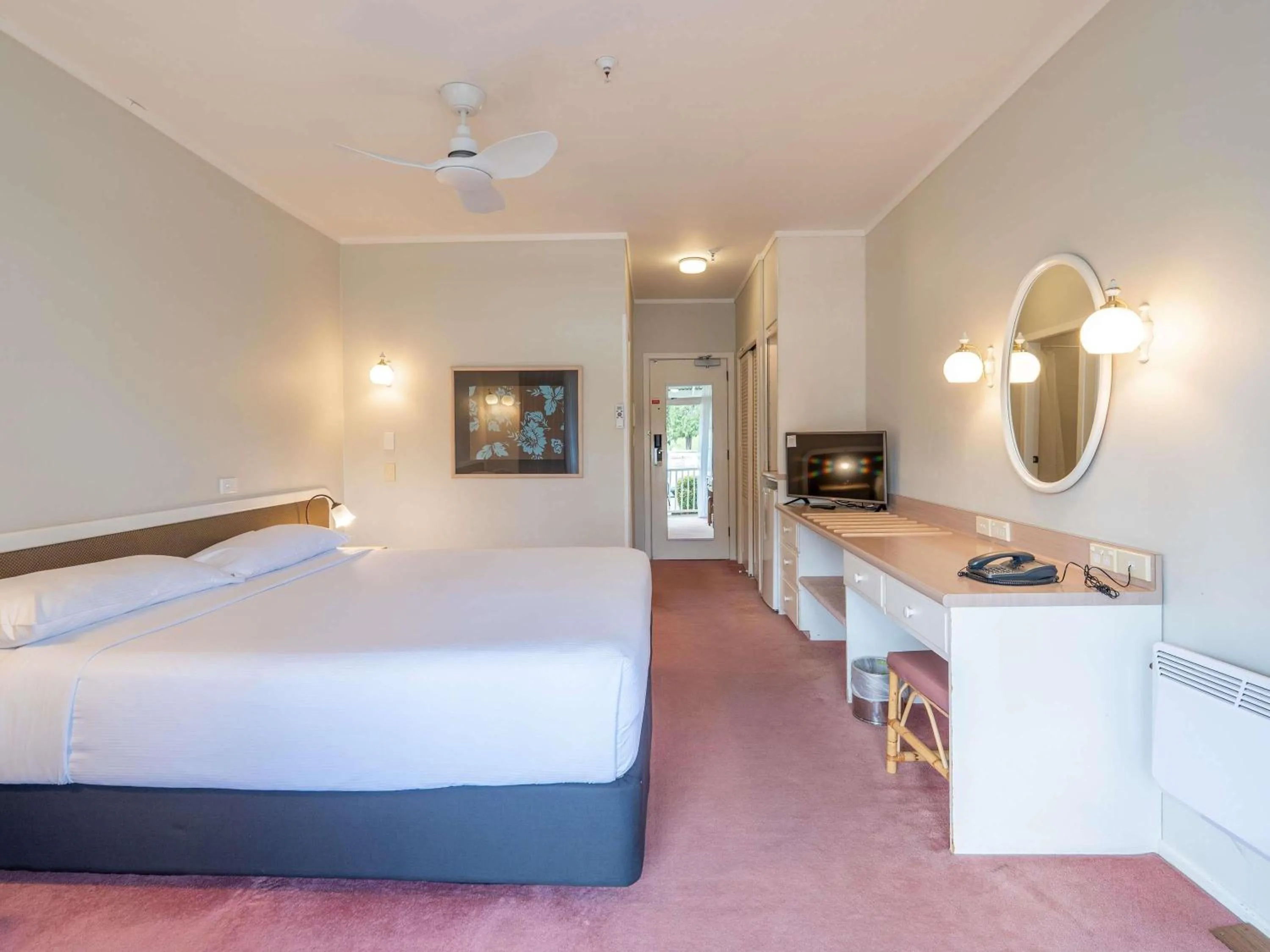 Bedroom, Bed in Wairakei Resort Taupo