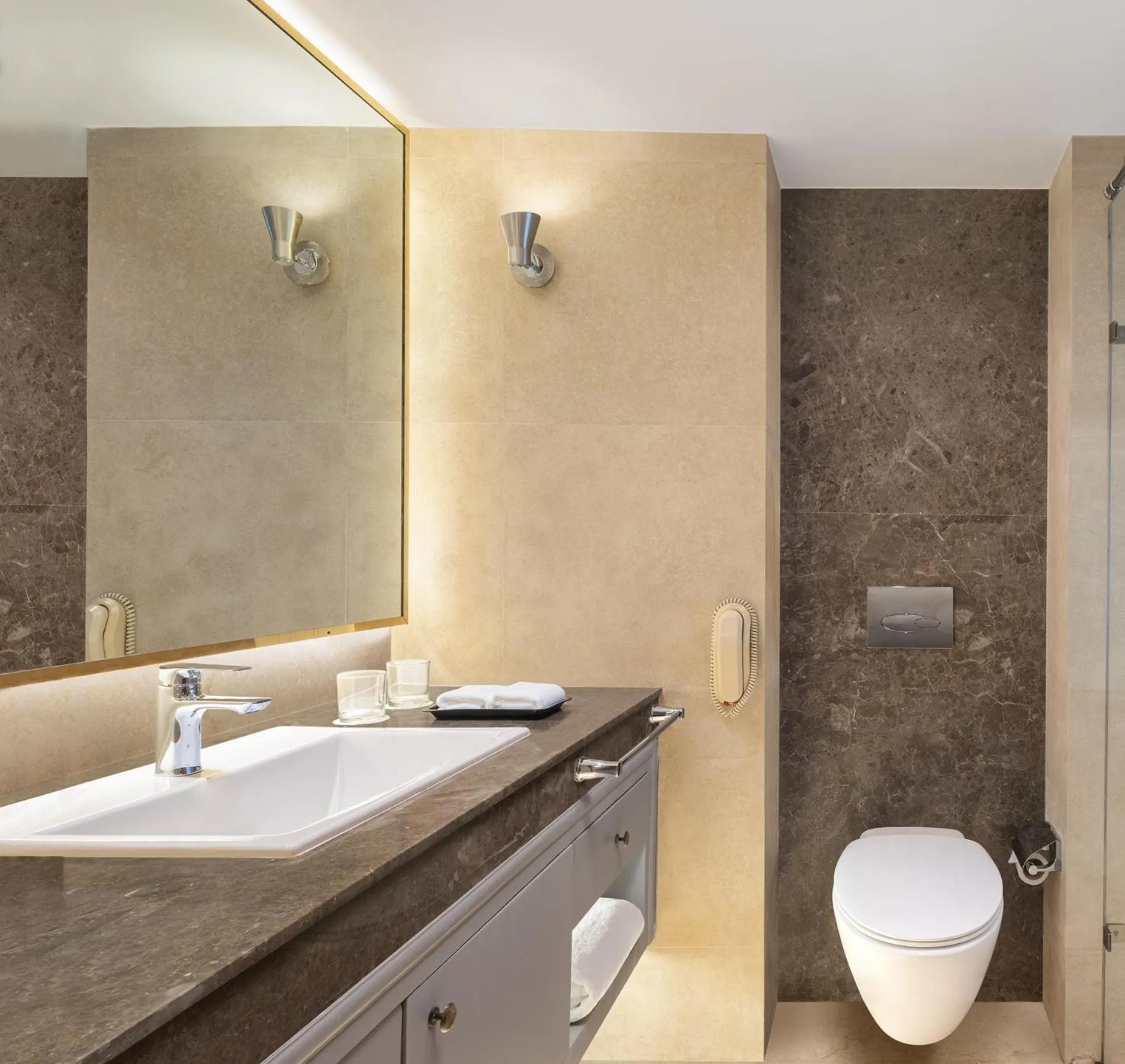 Bathroom in The Soaltee Kathmandu, Autograph Collection