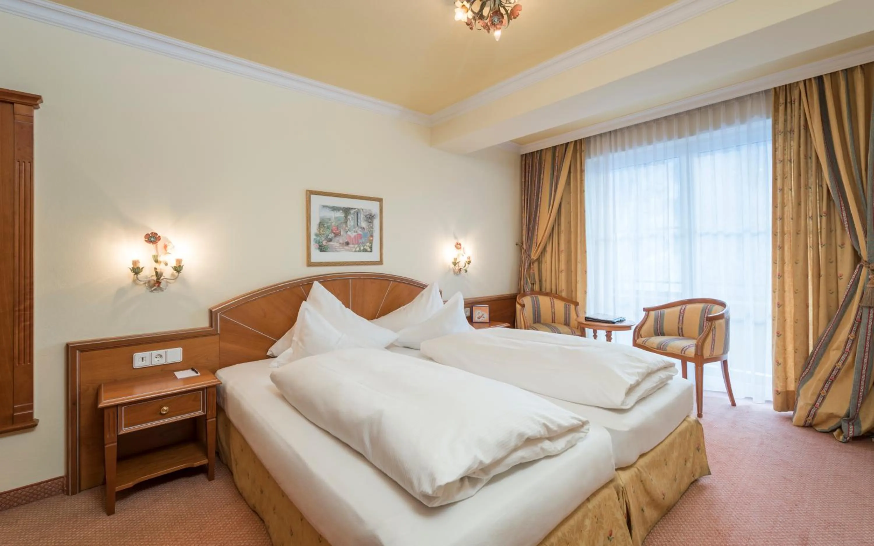 Photo of the whole room, Bed in eva,GARDEN