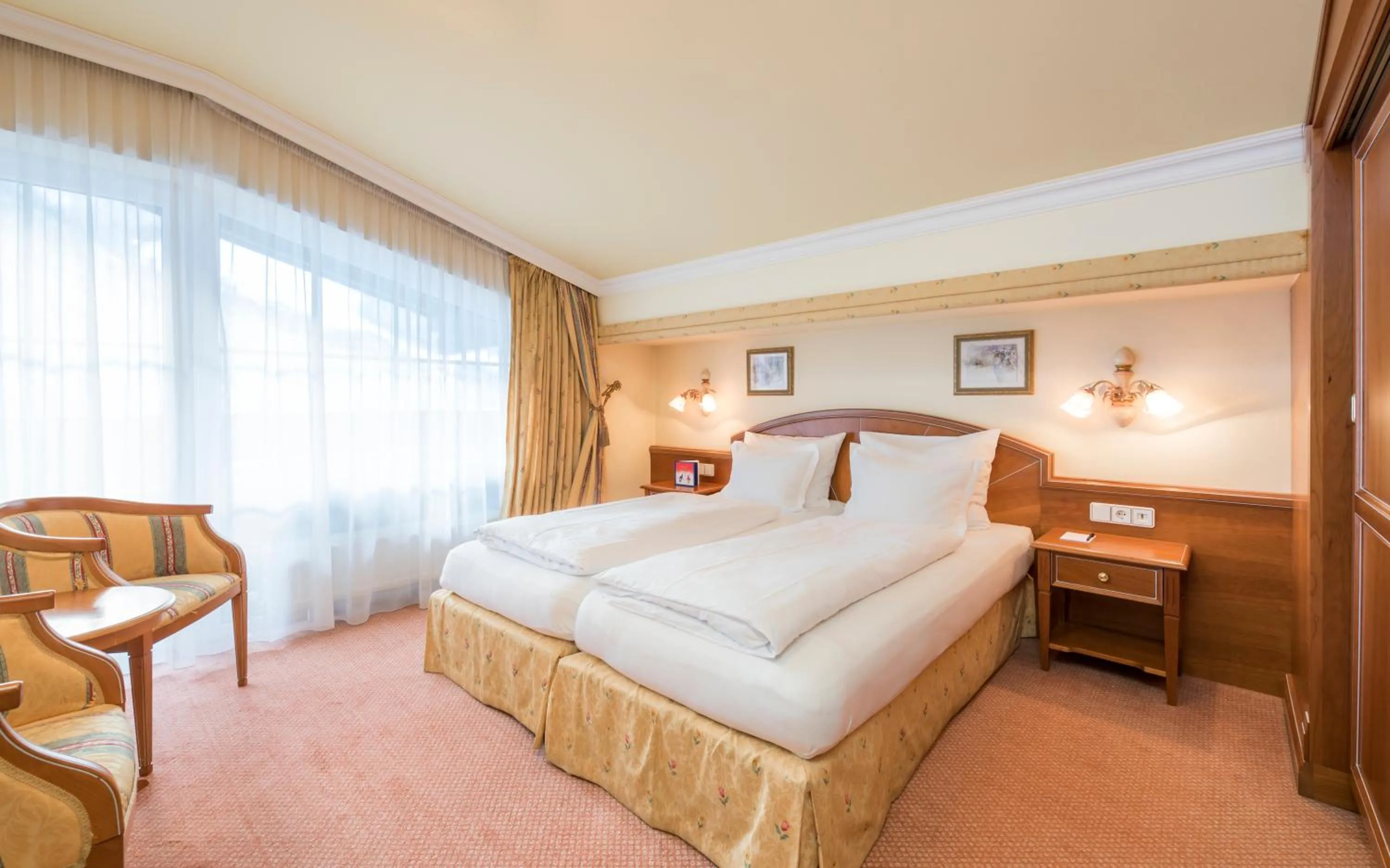 Photo of the whole room, Bed in eva,GARDEN