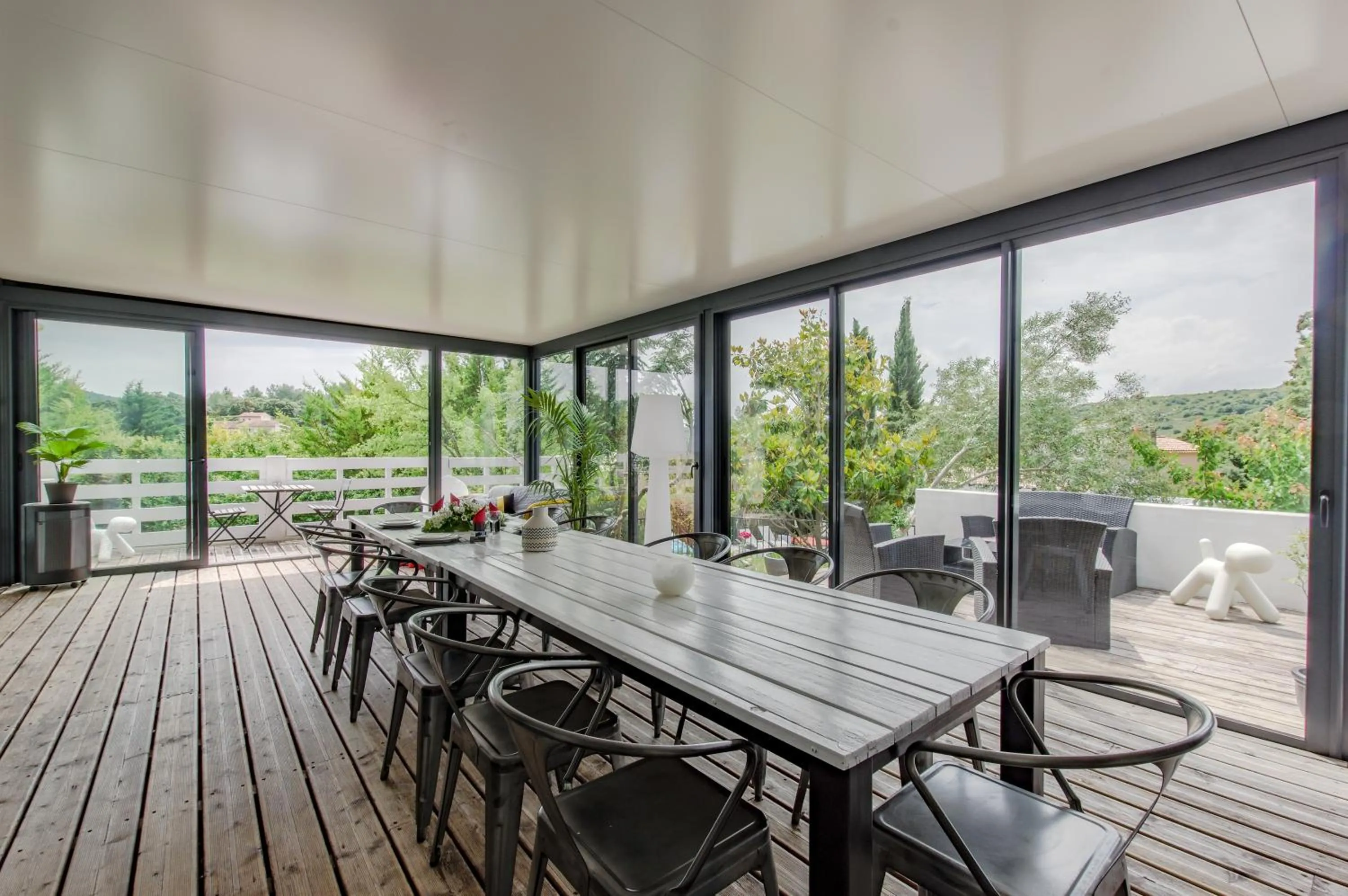 Patio in Mise en Scène