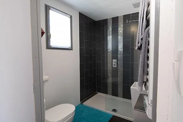 Bathroom in Mise en Scène