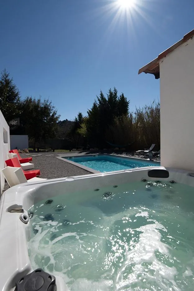 Hot Tub in Mise en Scène