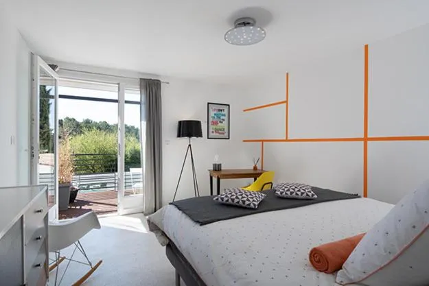 Balcony/Terrace, Bed in Mise en Scène