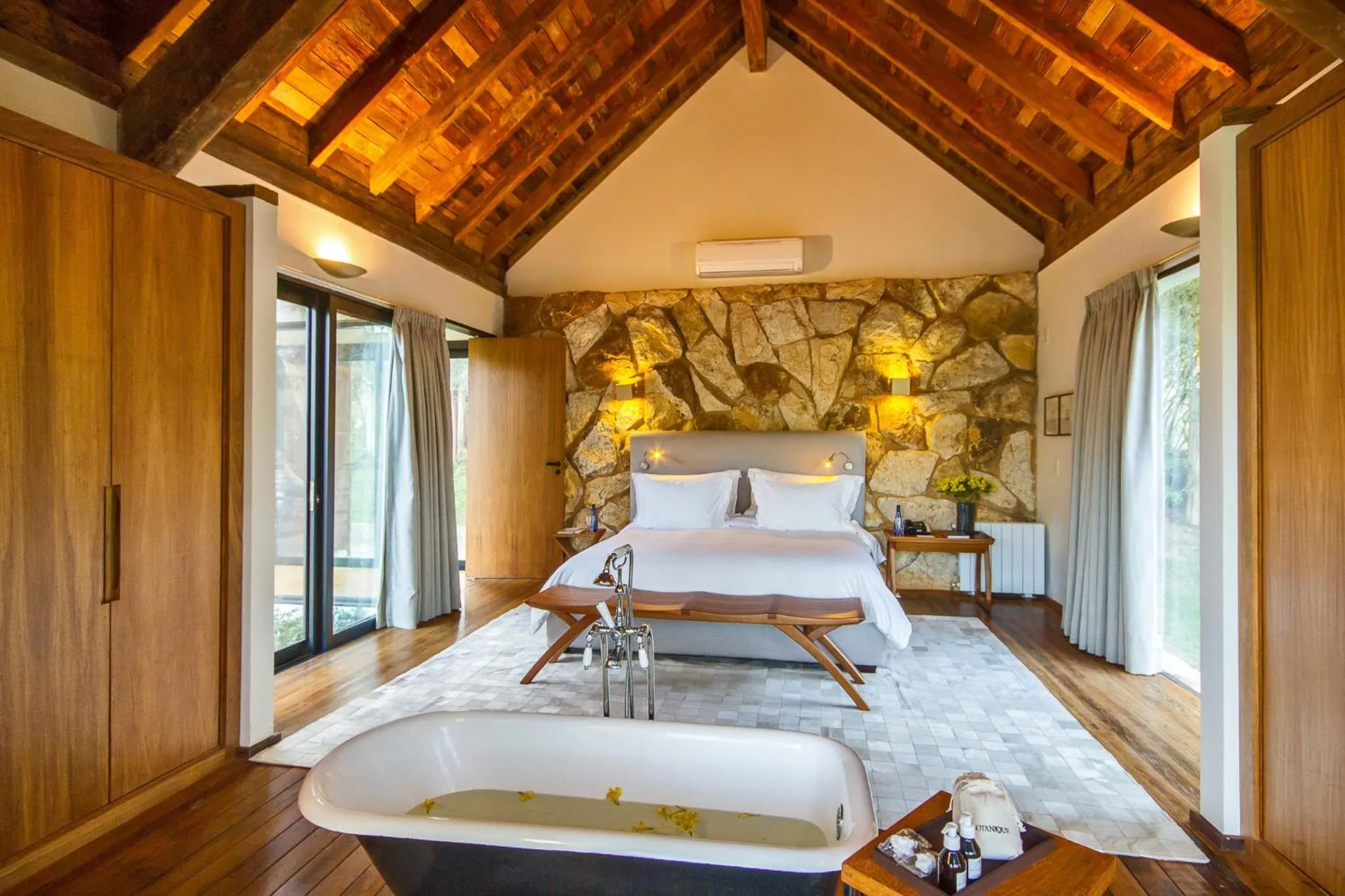 Bathroom, Bed in Botanique Hotel Experience - Campos do Jordão